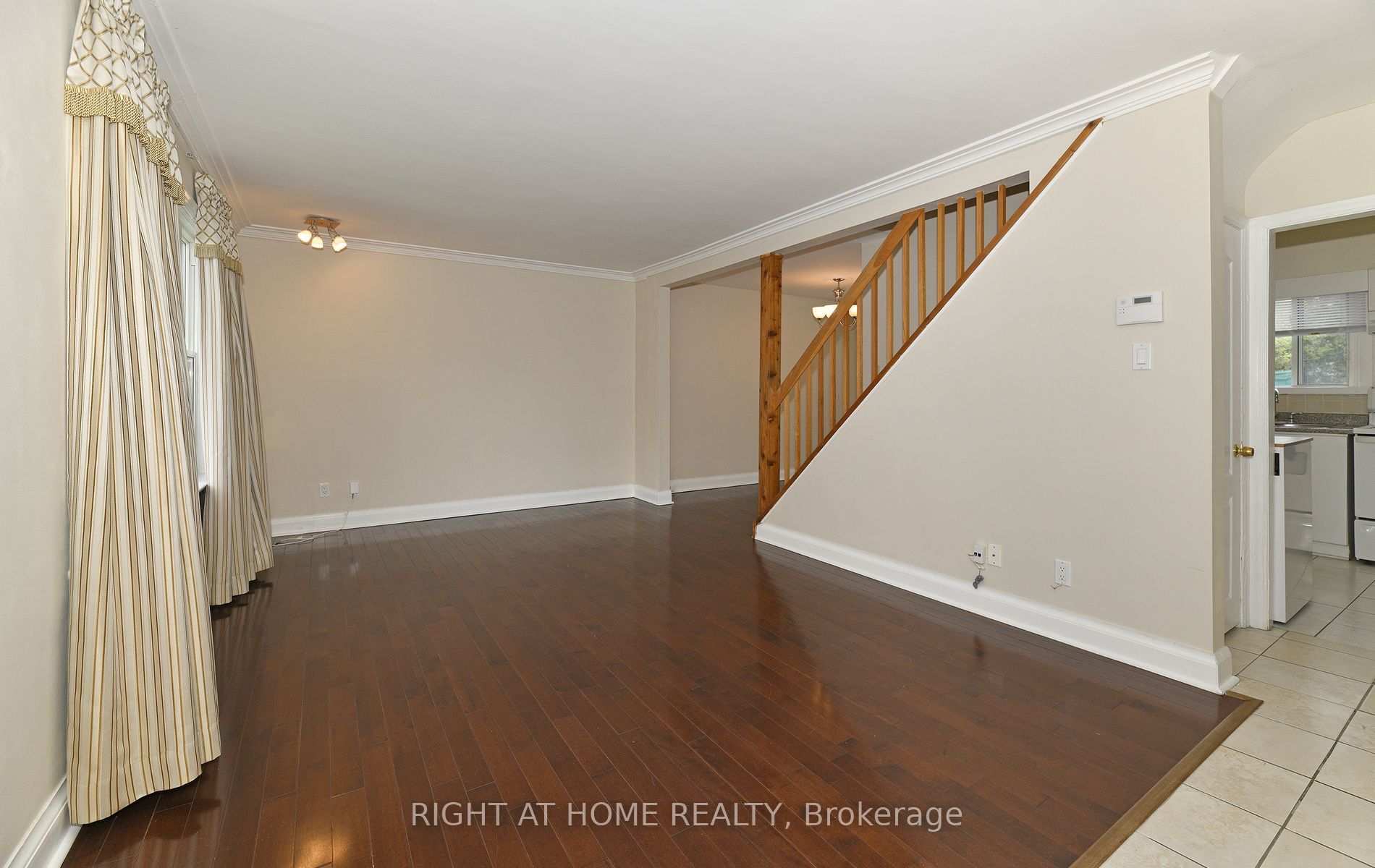 234 Poyntz Avenue, North York 4