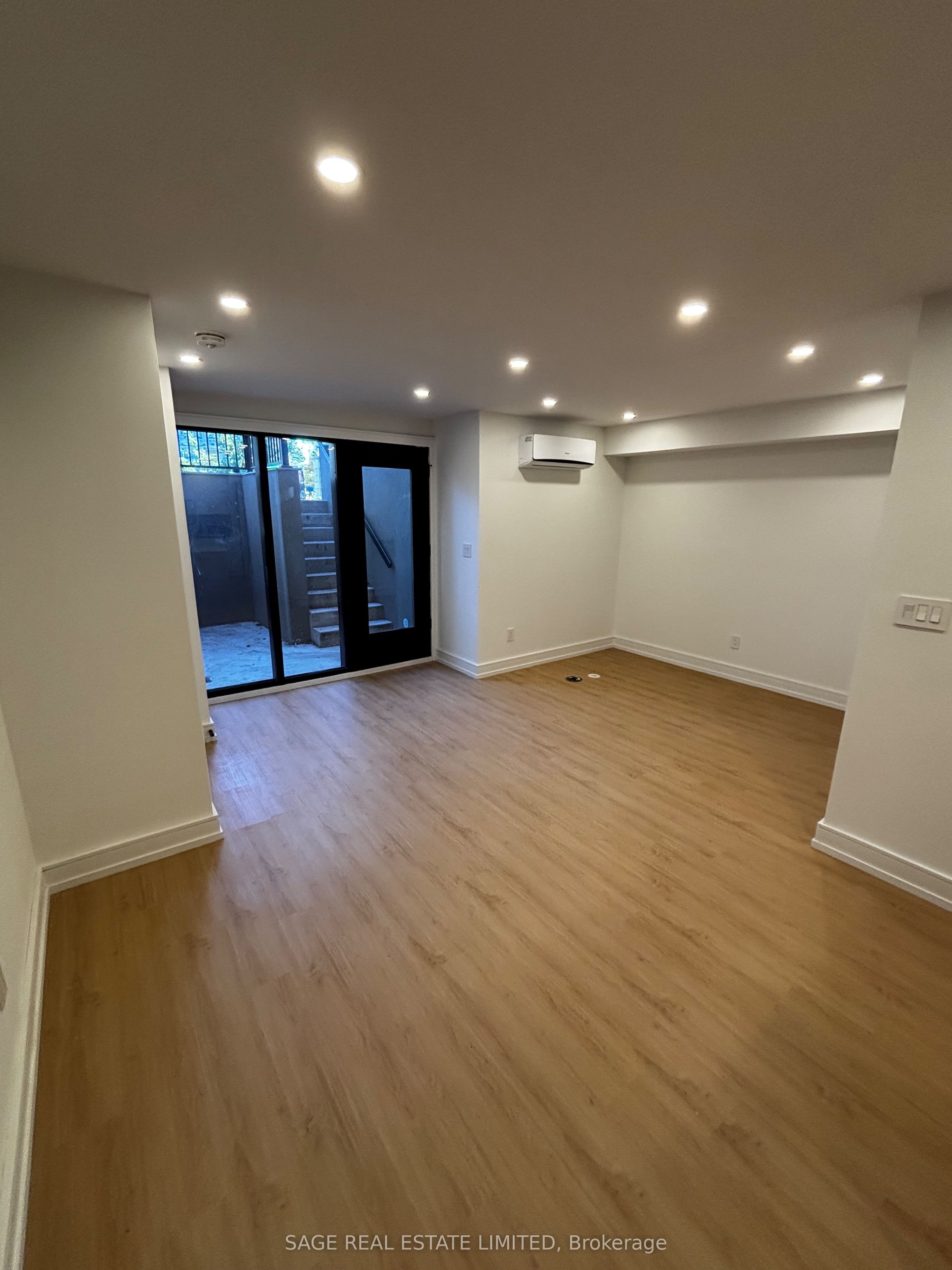 Unit Walk Out - 22 Austin Terrace, Toronto 4