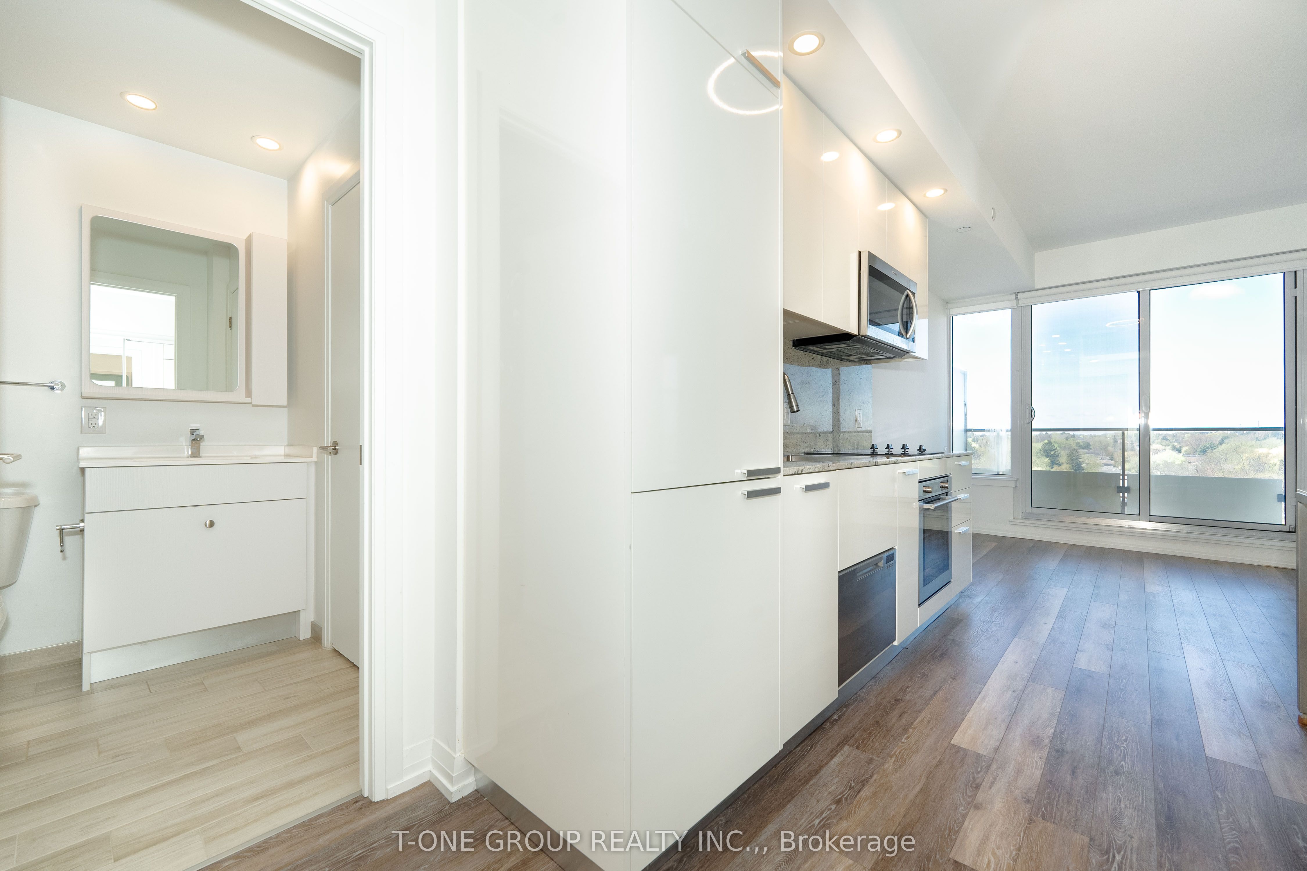 Unit 910 - 75 Canterbury Place, North York 3