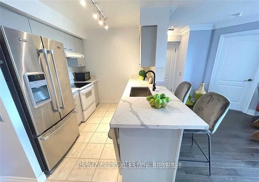 Unit 1106 - 2 Clairtrell Road, North York 3