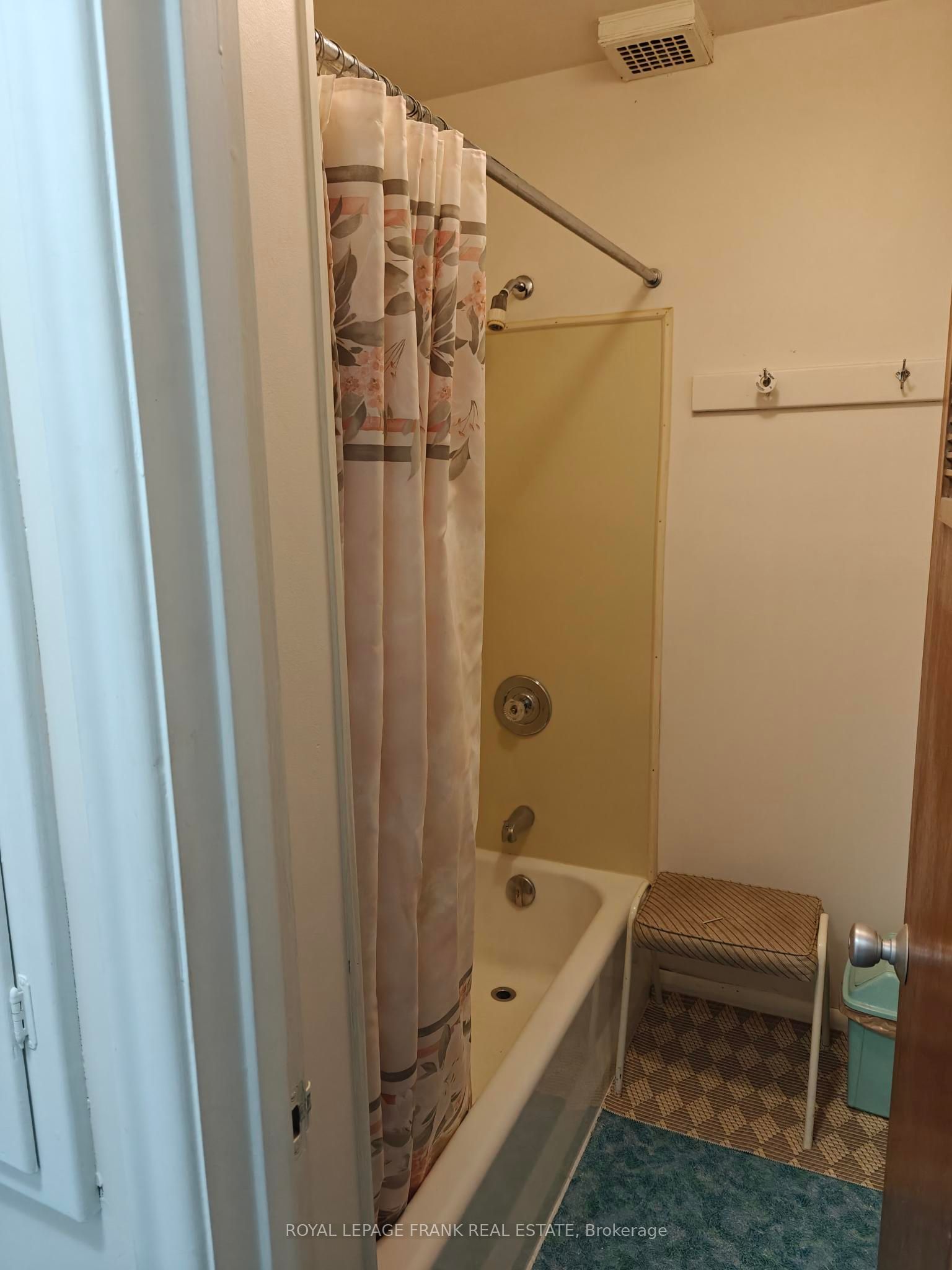 Unit Room 9 - 374 Central Park Boulevard S, Oshawa 5