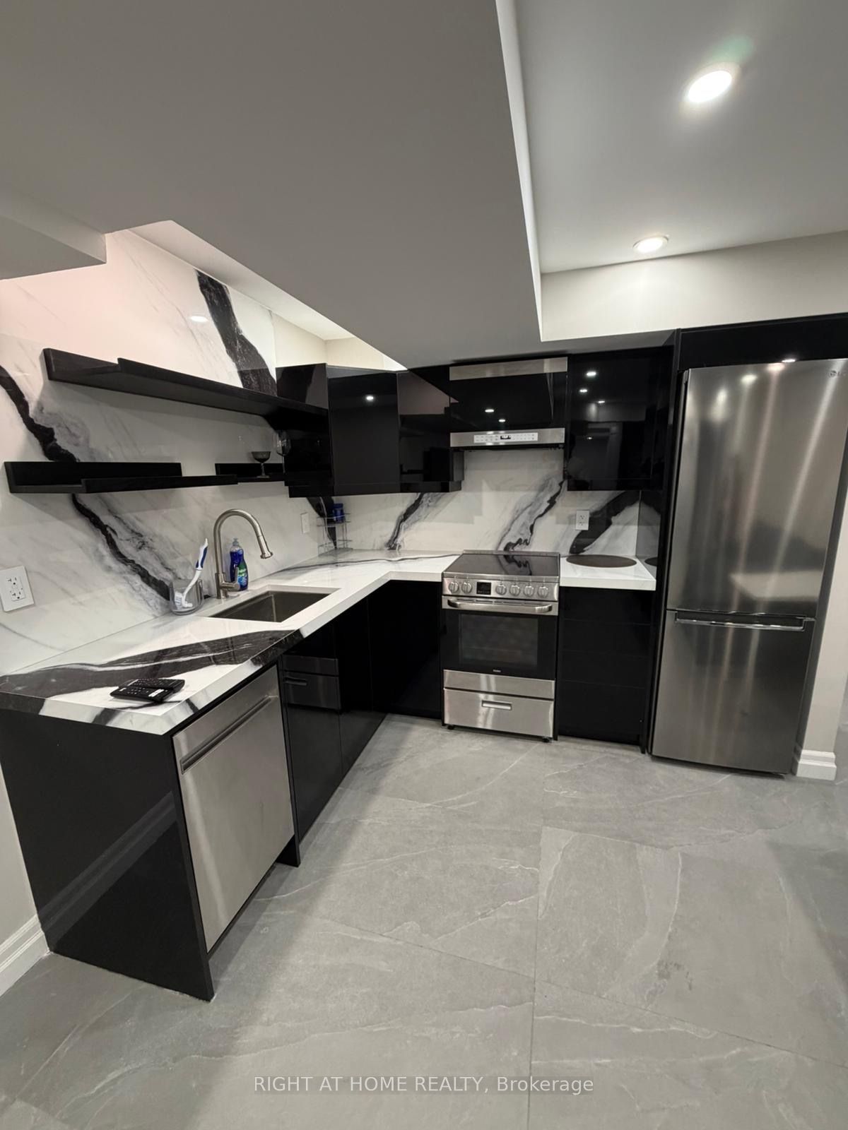 Unit Lower - 18 Wroxeter Avenue, Toronto 2