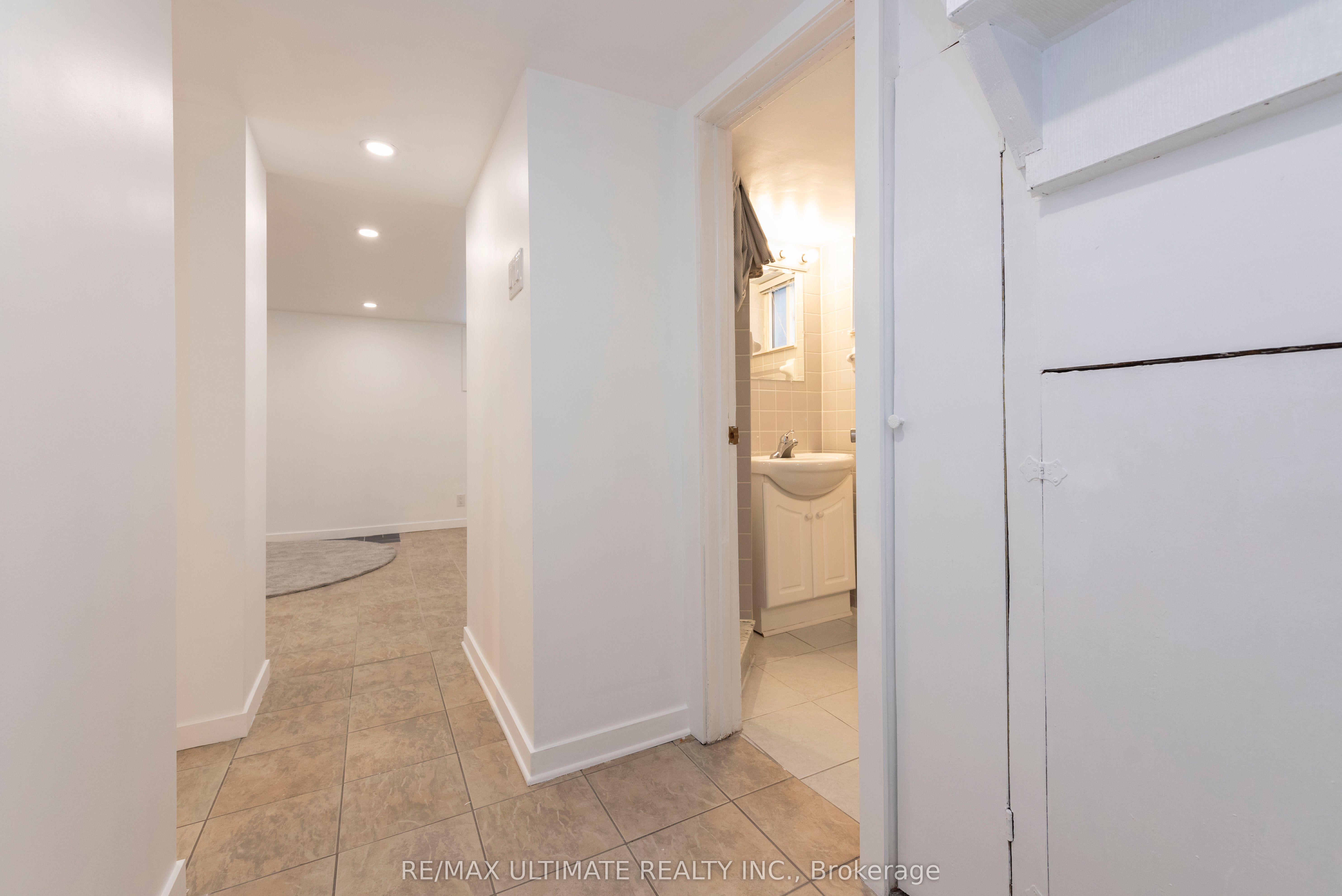 7 Joanith Lower Drive, Toronto 5