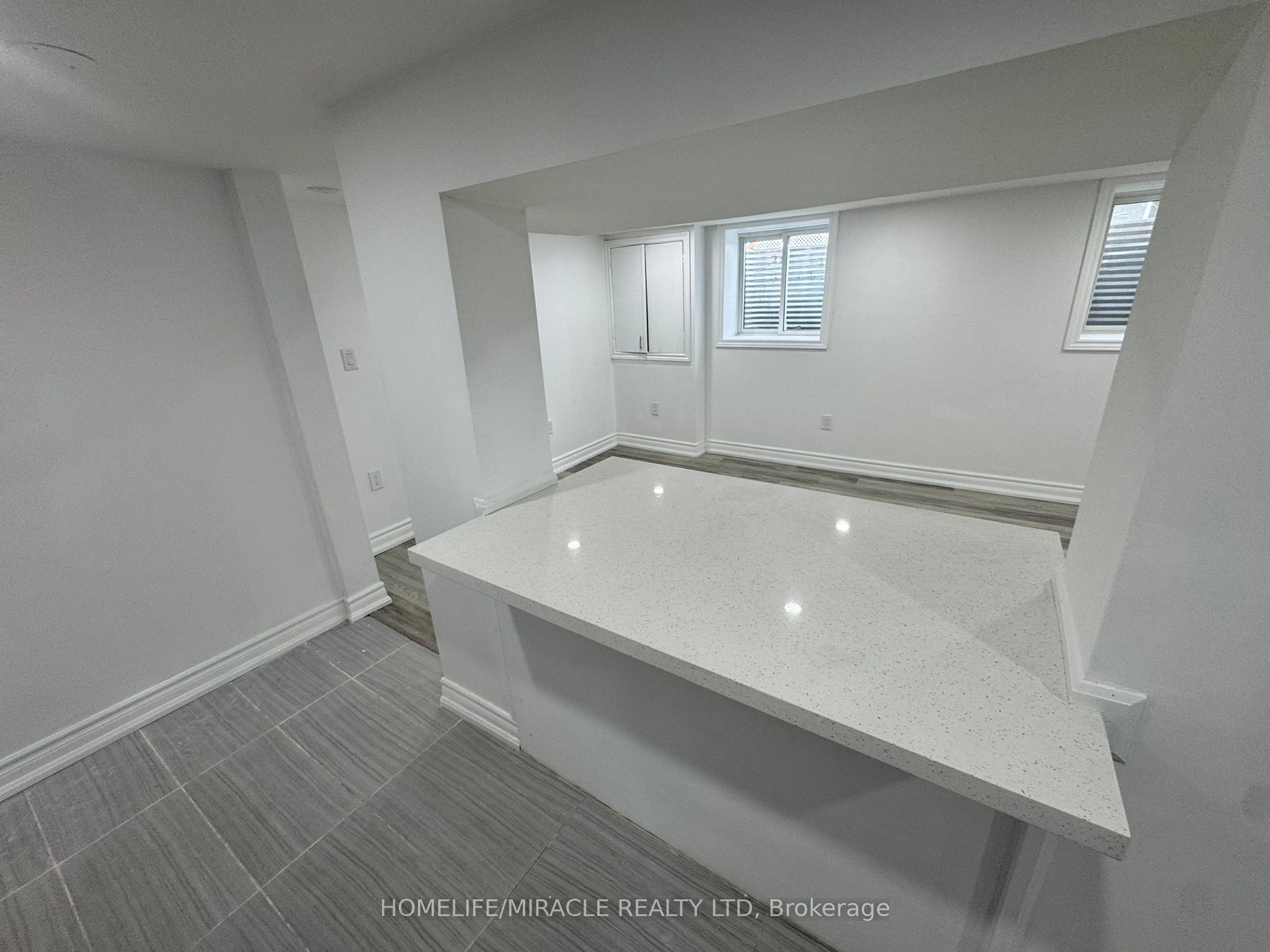 Unit Basement Unit - 97 Central Park Boulevard N, Oshawa 4