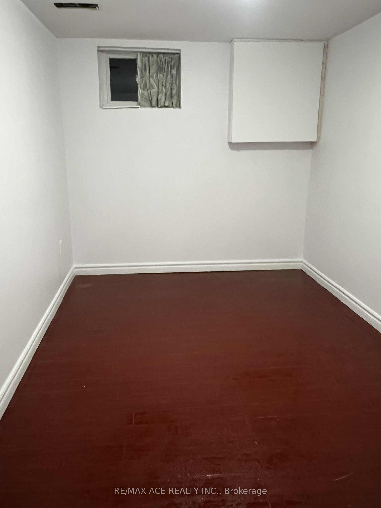 Unit Bsmt - 137 Janray Drive, Scarborough 5