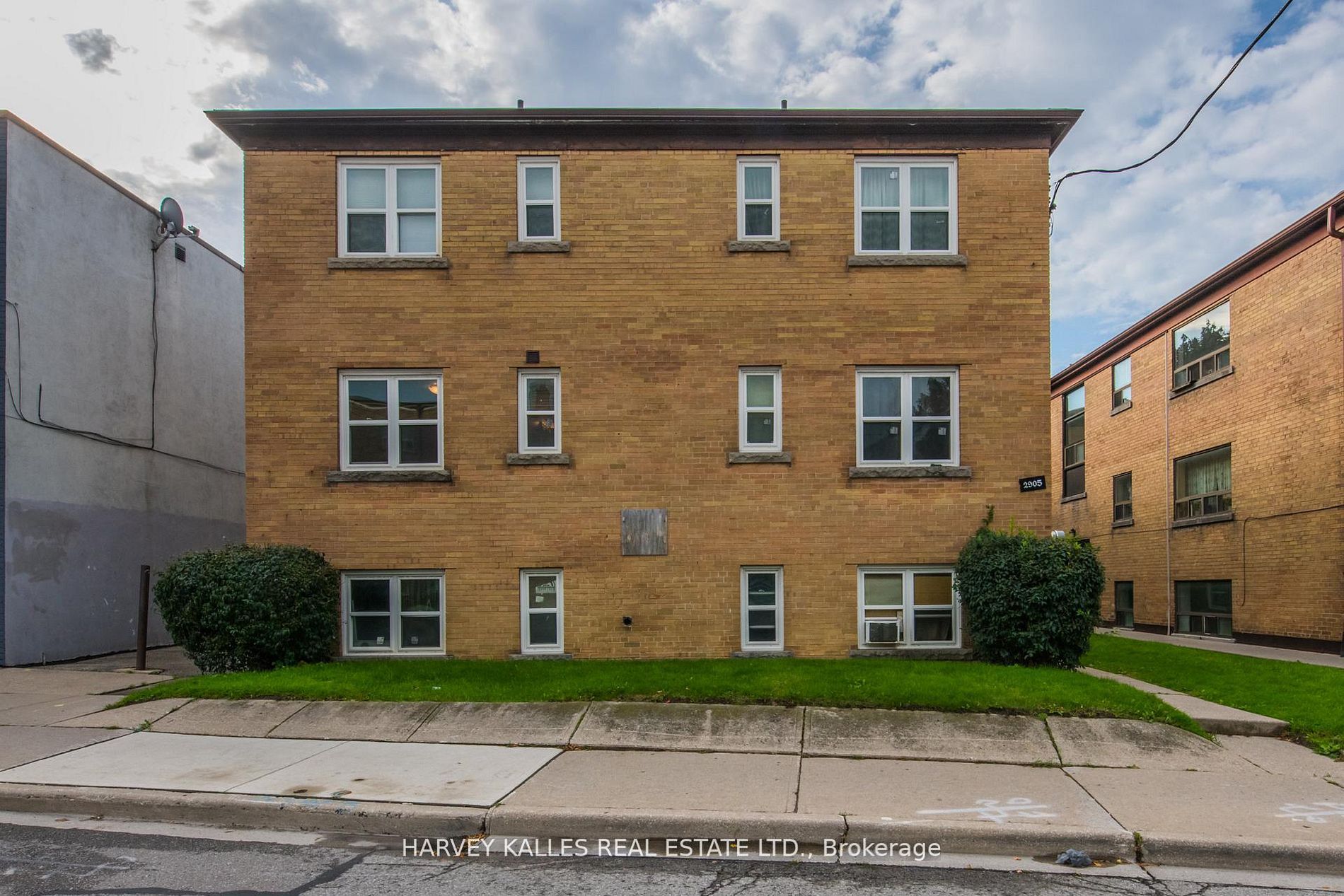 Unit 8 - 2905 St Clair Avenue E, Toronto 5