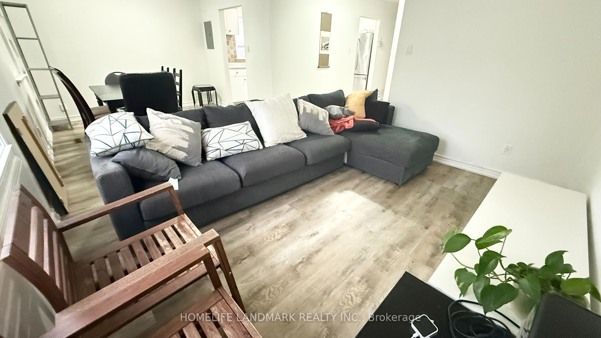 Unit Main Floor - 81 United Square, Scarborough 3