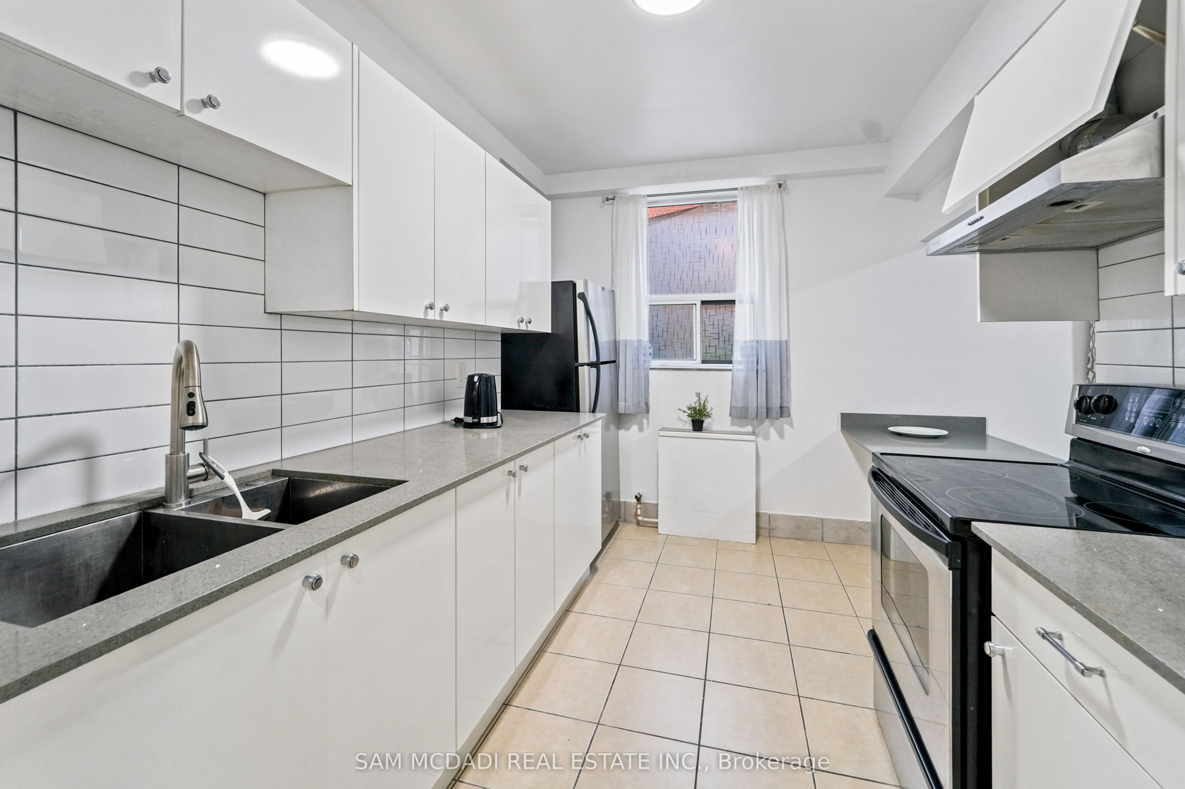 Unit 101 - 1016 O'connor Drive, Toronto 5