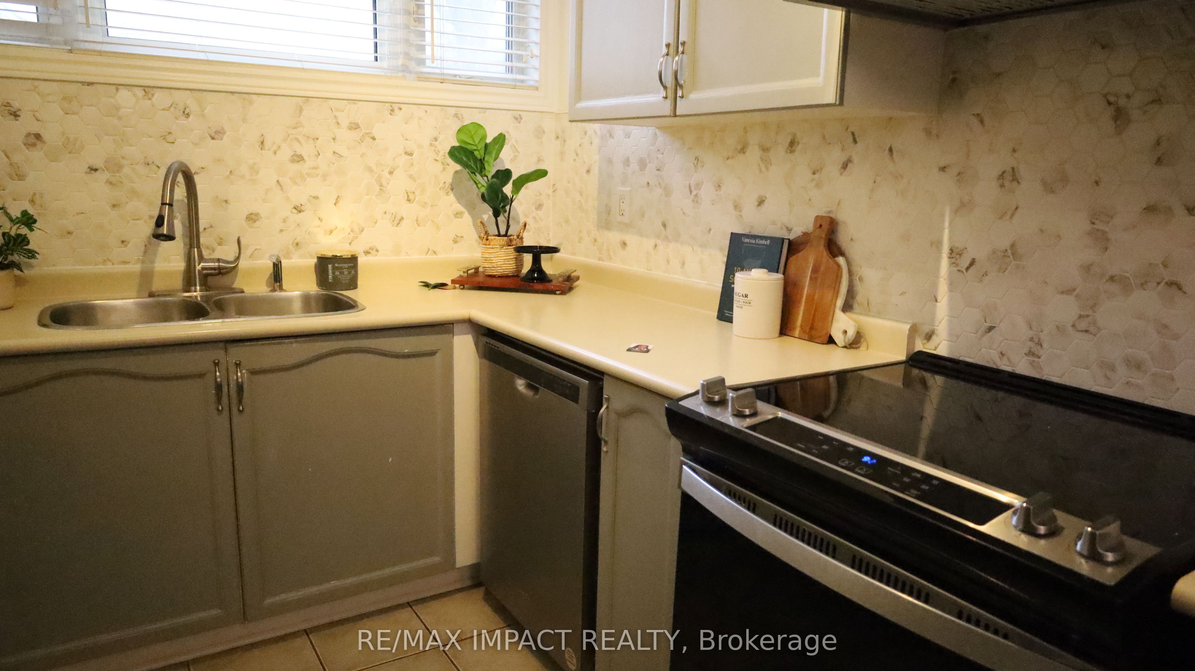 11 Fenwick Avenue, Clarington 5