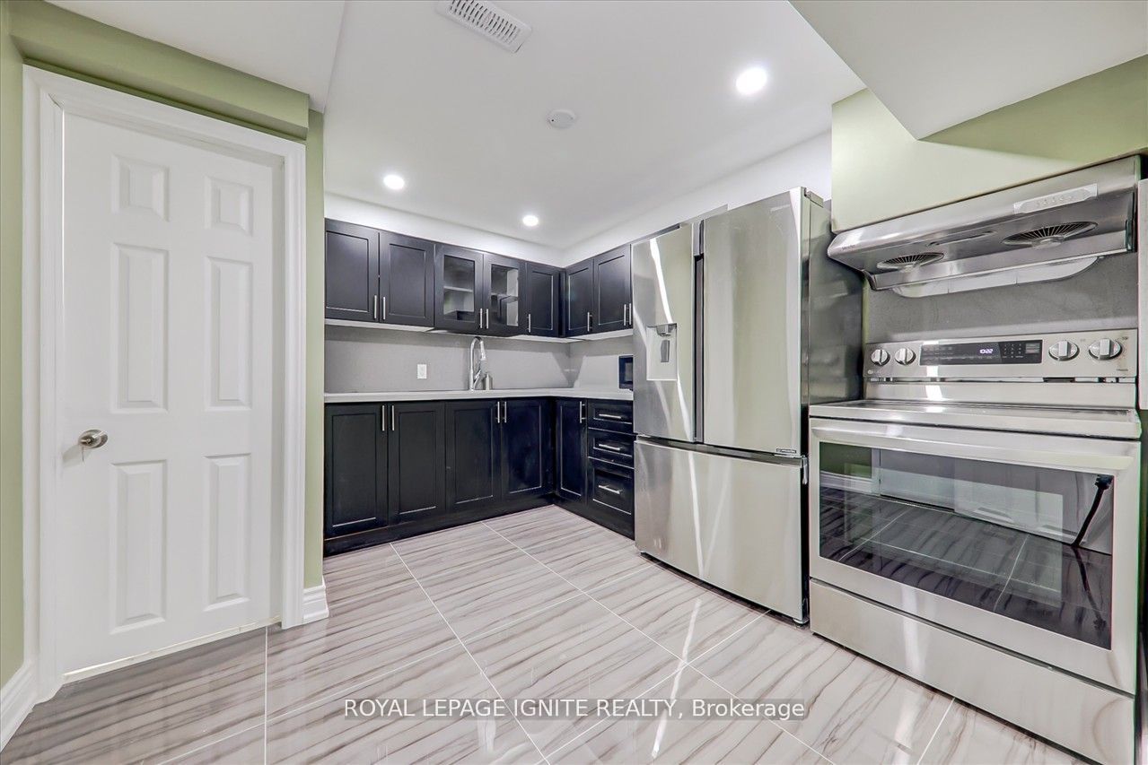 Unit Bsmt - 38 Loradeen Crescent, Scarborough 5