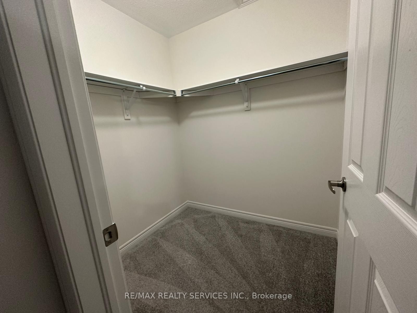 91 Air Dancer Crescent, Oshawa 4