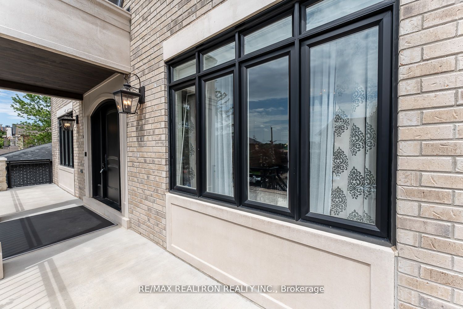 809 Fairview Avenue, Pickering 4