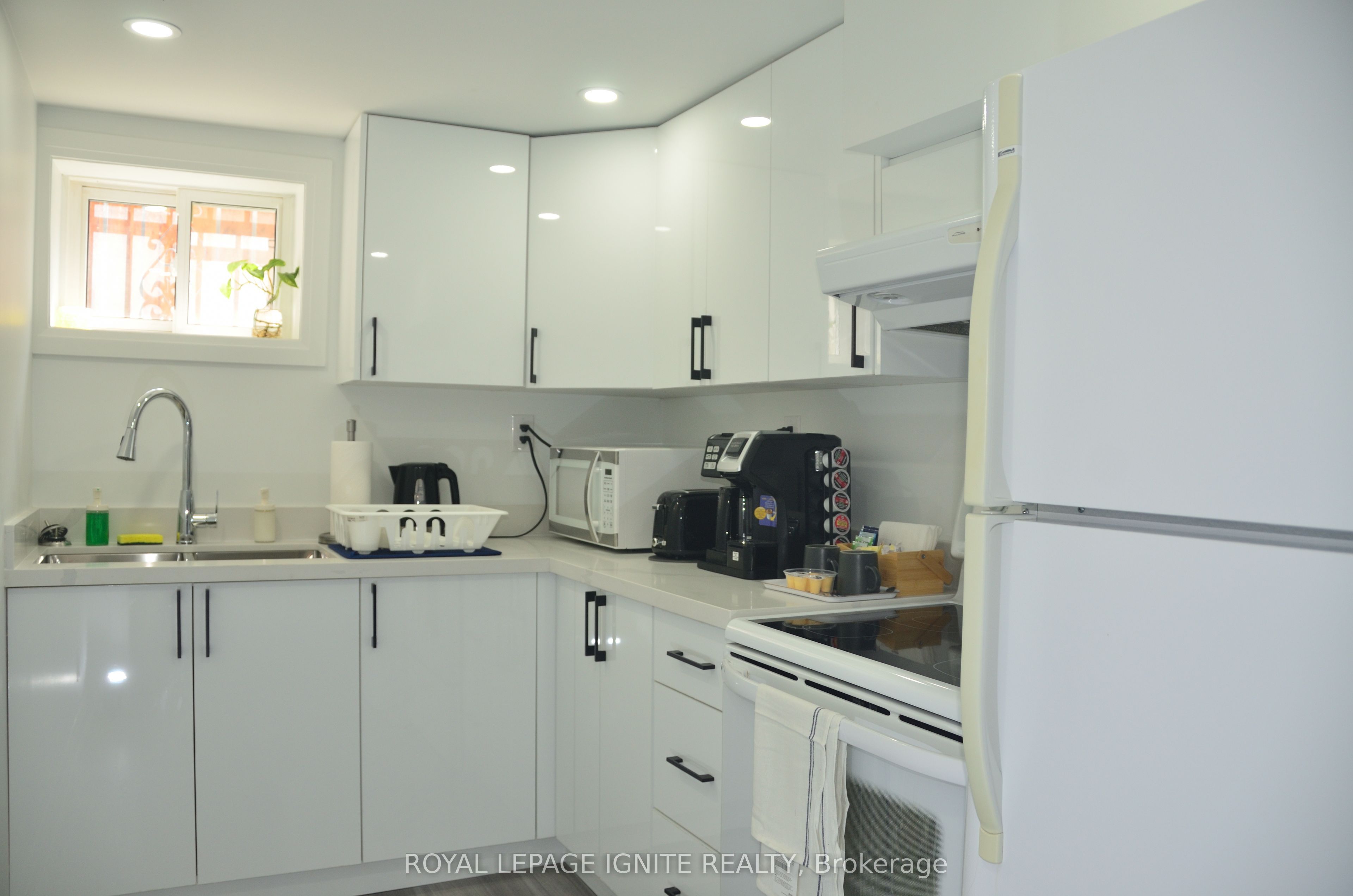 Unit Bsmt - 1001 Pharmacy Avenue, Scarborough 5