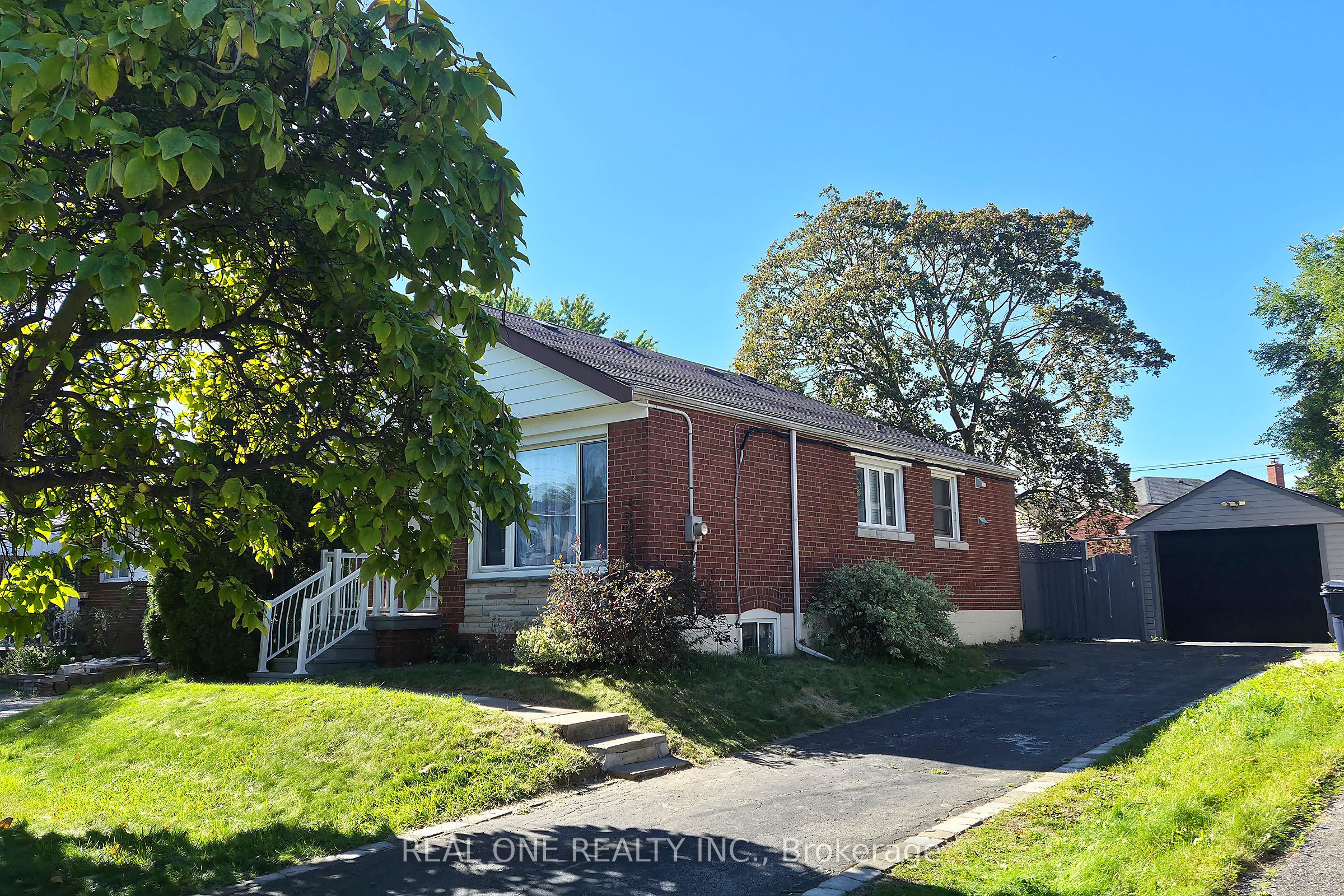 Unit Main Level - 15 Castille Avenue, Scarborough 3