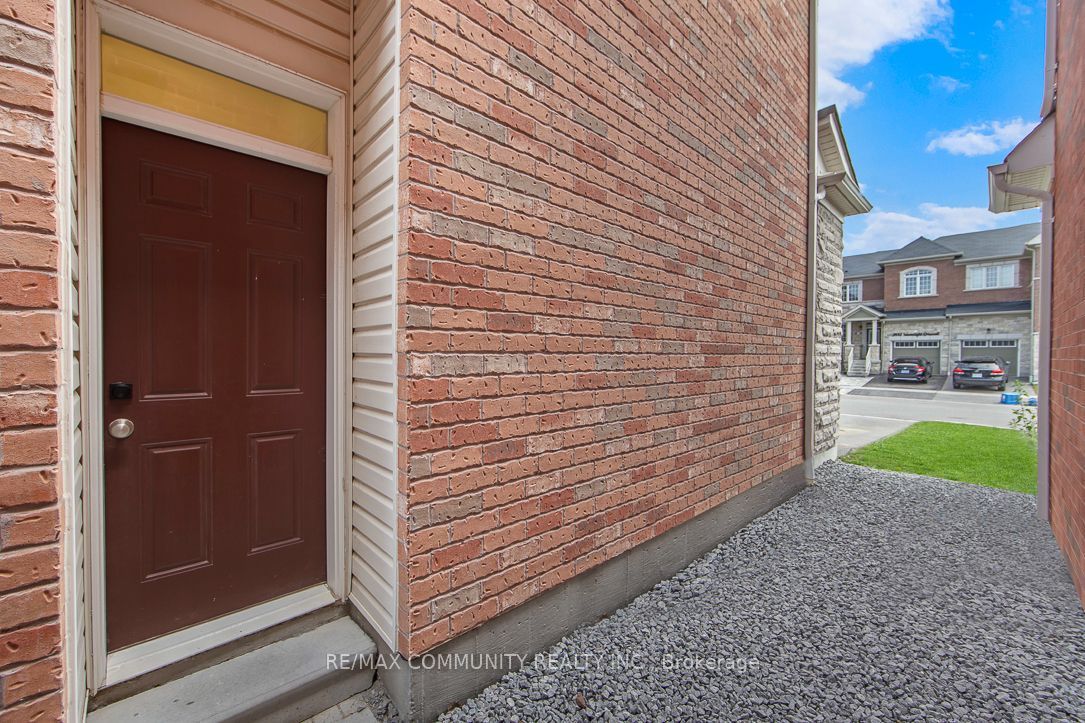 Unit Bsmt - 2447 Moonlight Crescent, Pickering 2