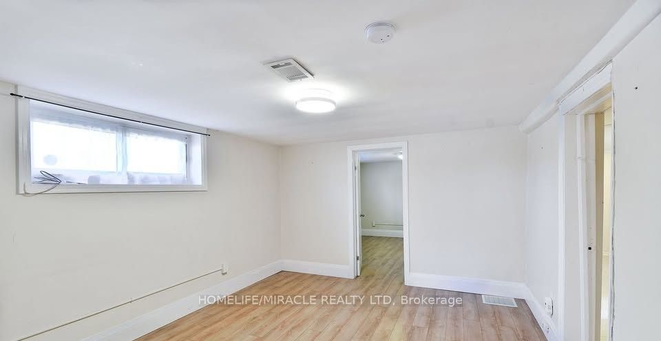 584 Montgomery Street, Oshawa 4
