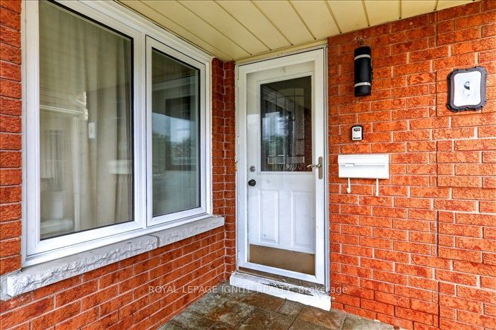 8 Vail Meadows Crescent, Clarington 5