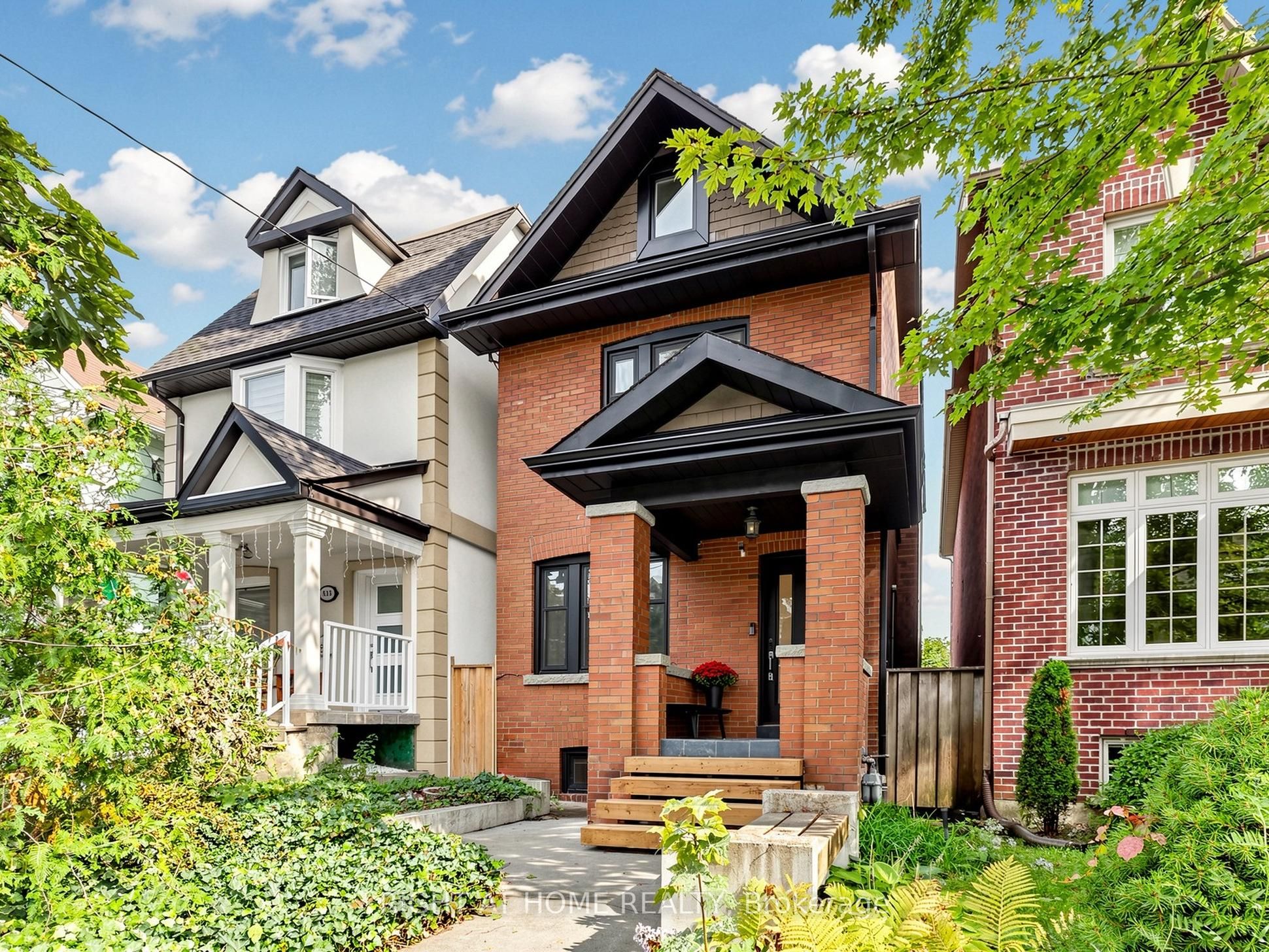 813 Carlaw Avenue, Toronto 2