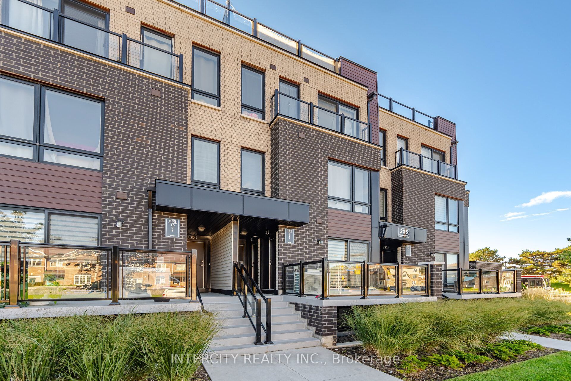 Unit 4 - 235 Mclevin Avenue, Scarborough 2