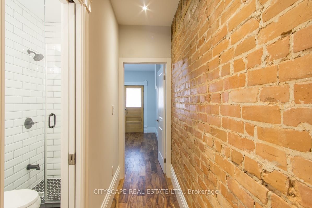 Unit Main - 936 Dundas Street E, Toronto 5