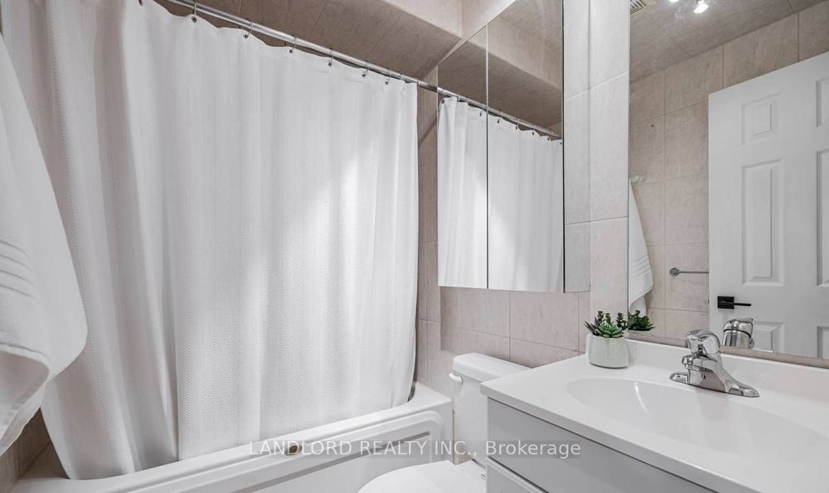 Unit Lower - 41 Aldwych Avenue, Toronto 2