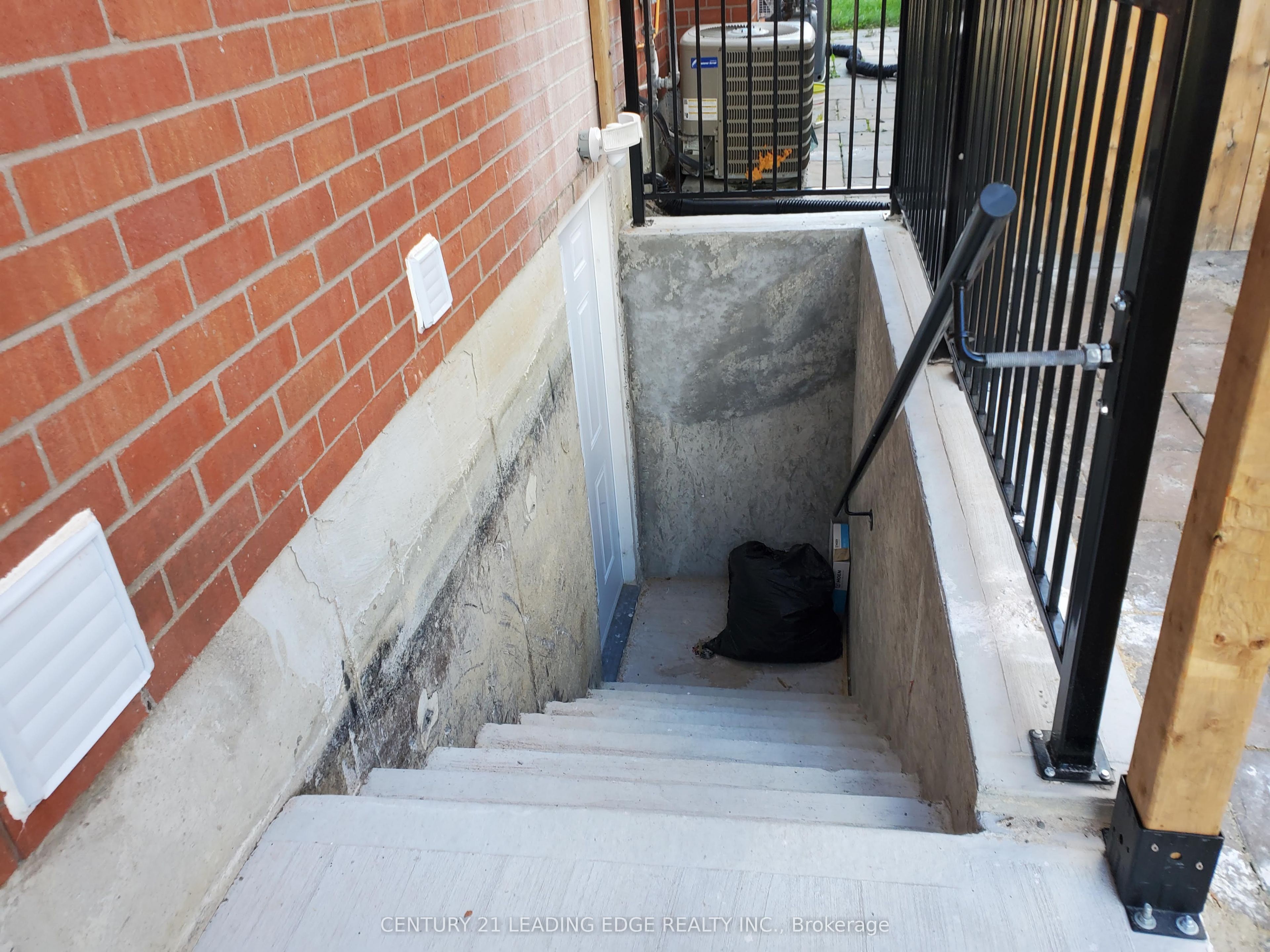 Unit Lower - 504 Lightfoot Place, Pickering 2