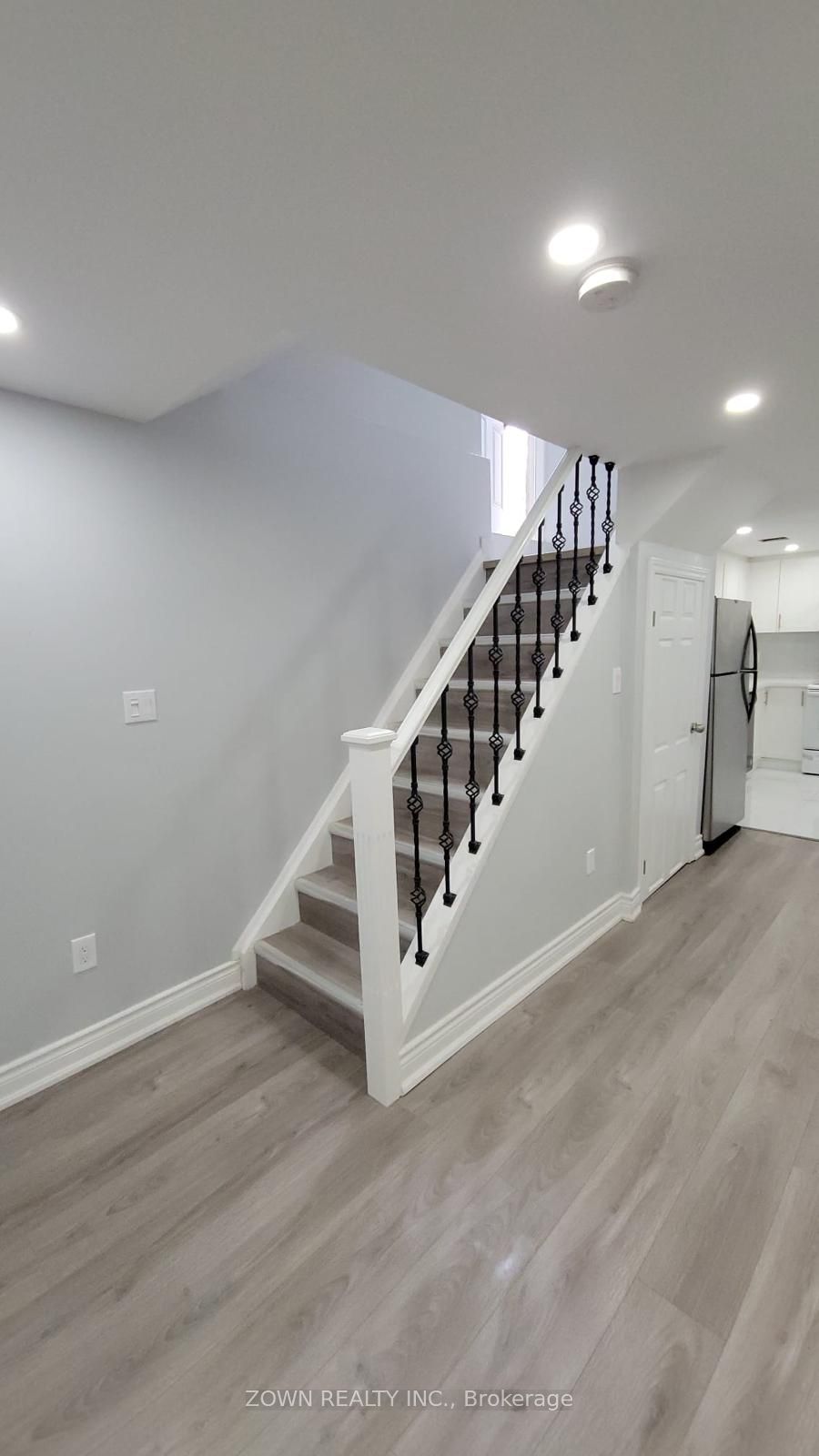 1668 Portland Court, Pickering 3