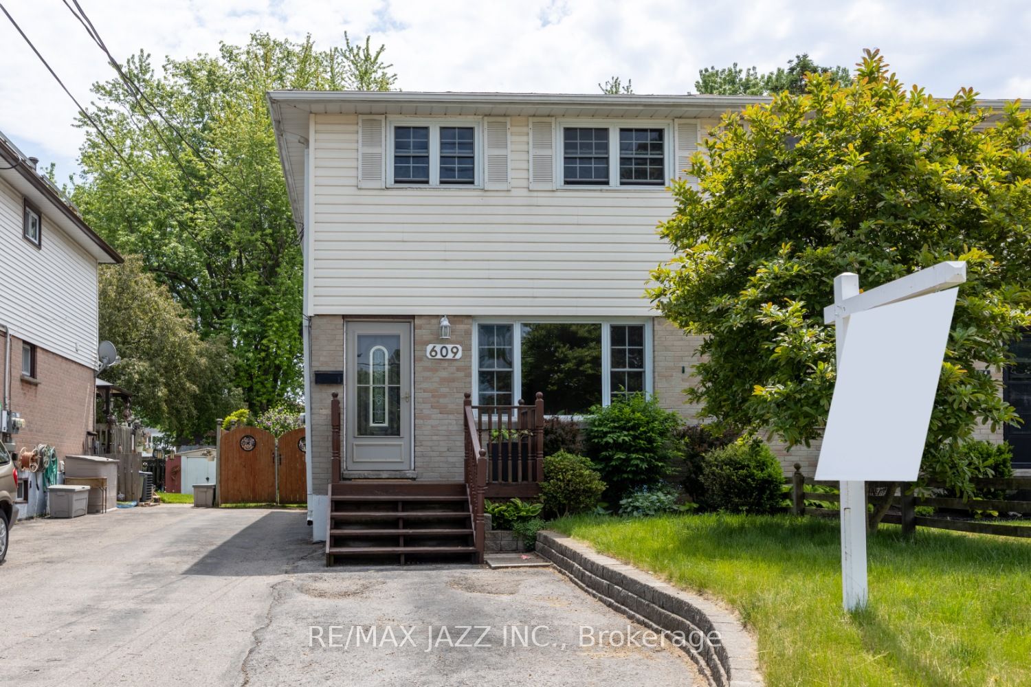 609 Gibb St, Oshawa, Ontario L1J1Z6 Sold History HouseSigma