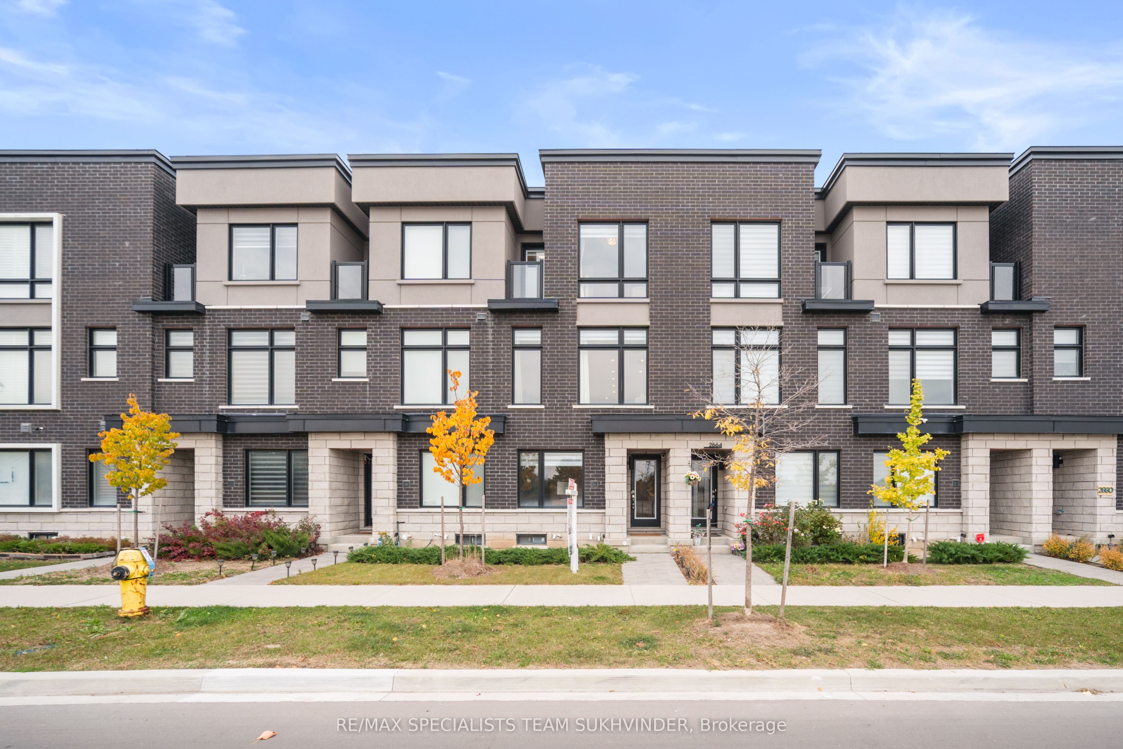 2666 Castlegate Crossing, Pickering, Ontario L1X0H8 For Sale HouseSigma