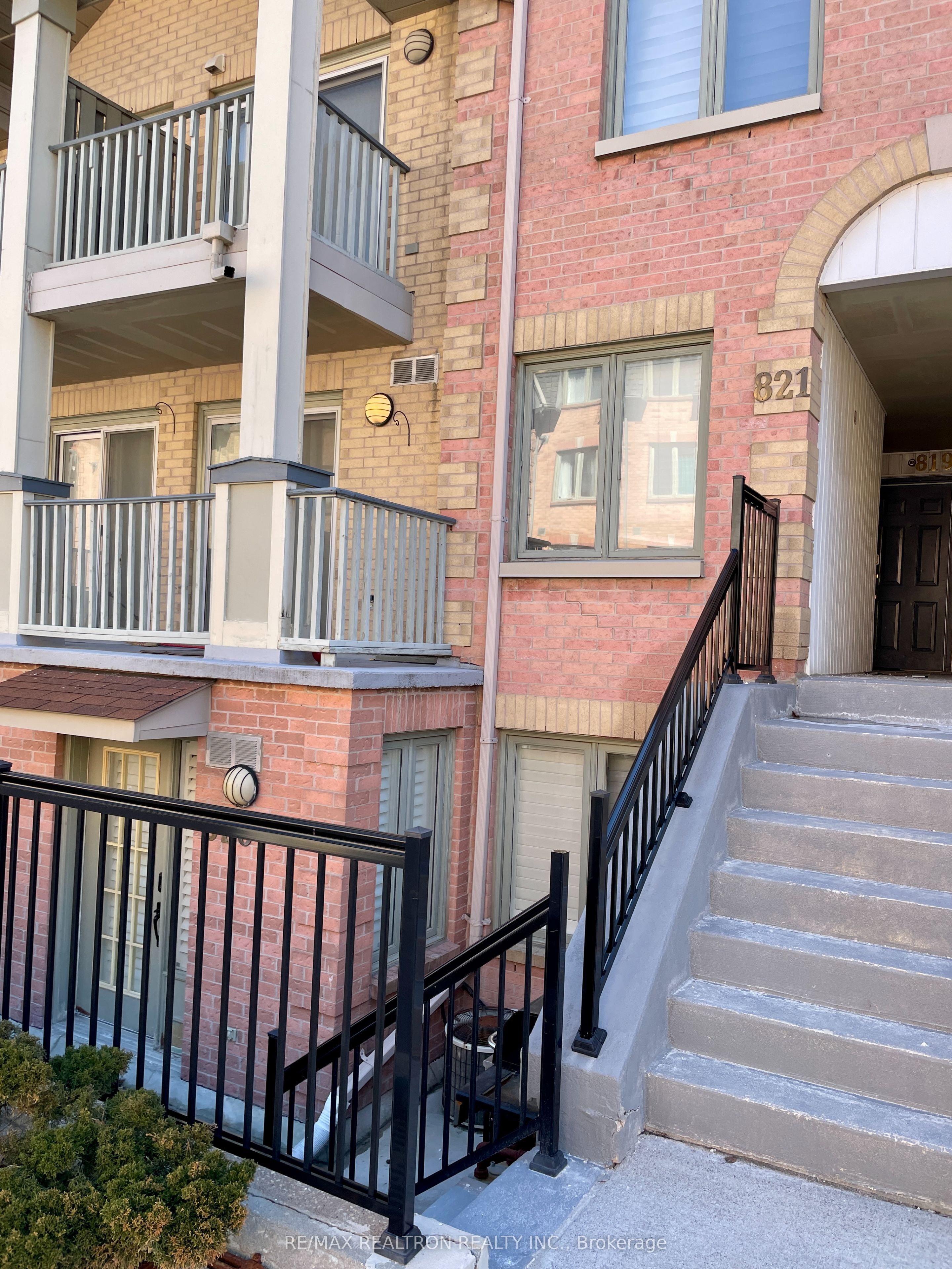 Unit 821 - 75 Weldrick Road, Richmond Hill 2