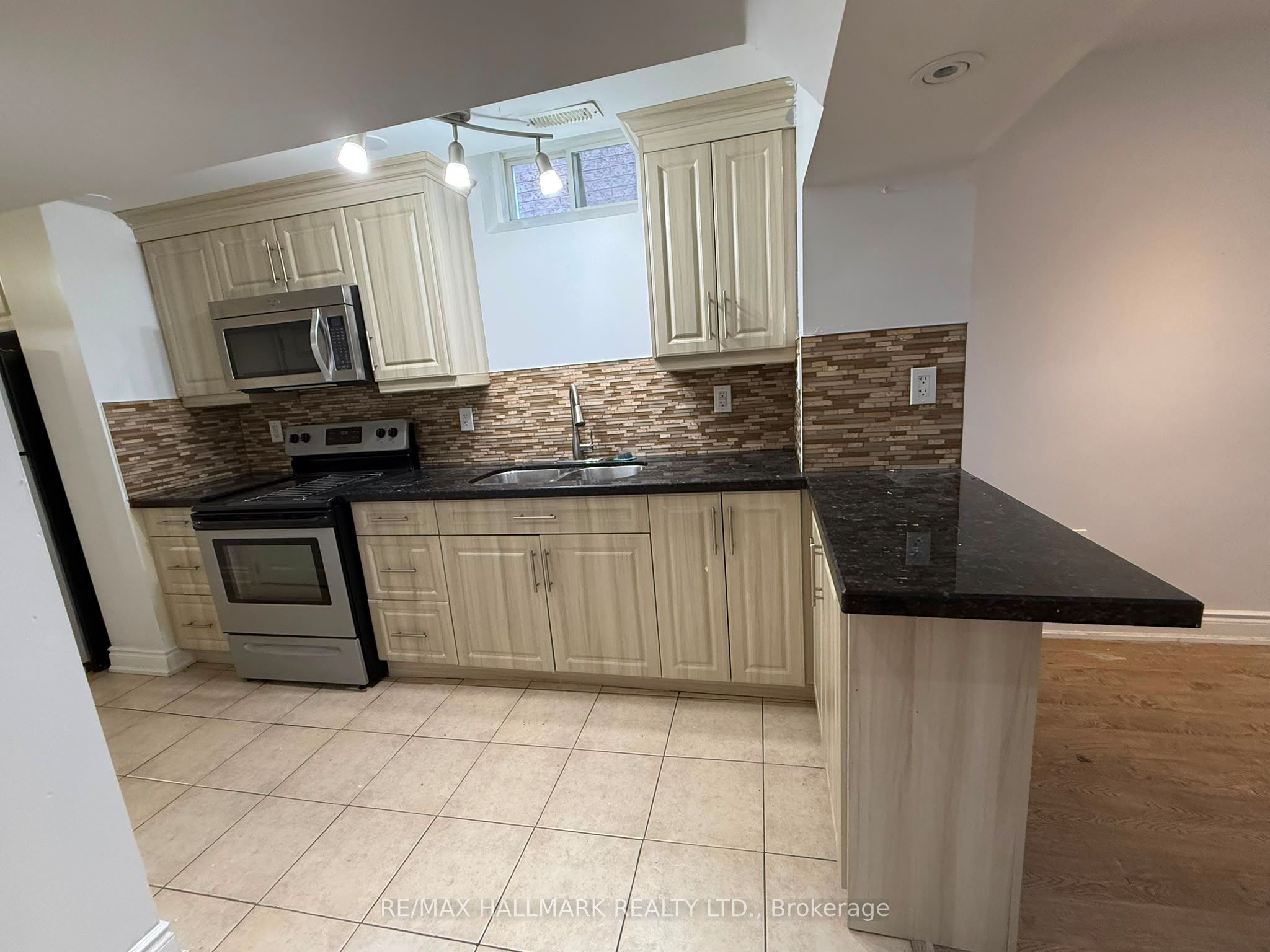 Unit Basement - 209 Old Colony Road S, Richmond Hill 3