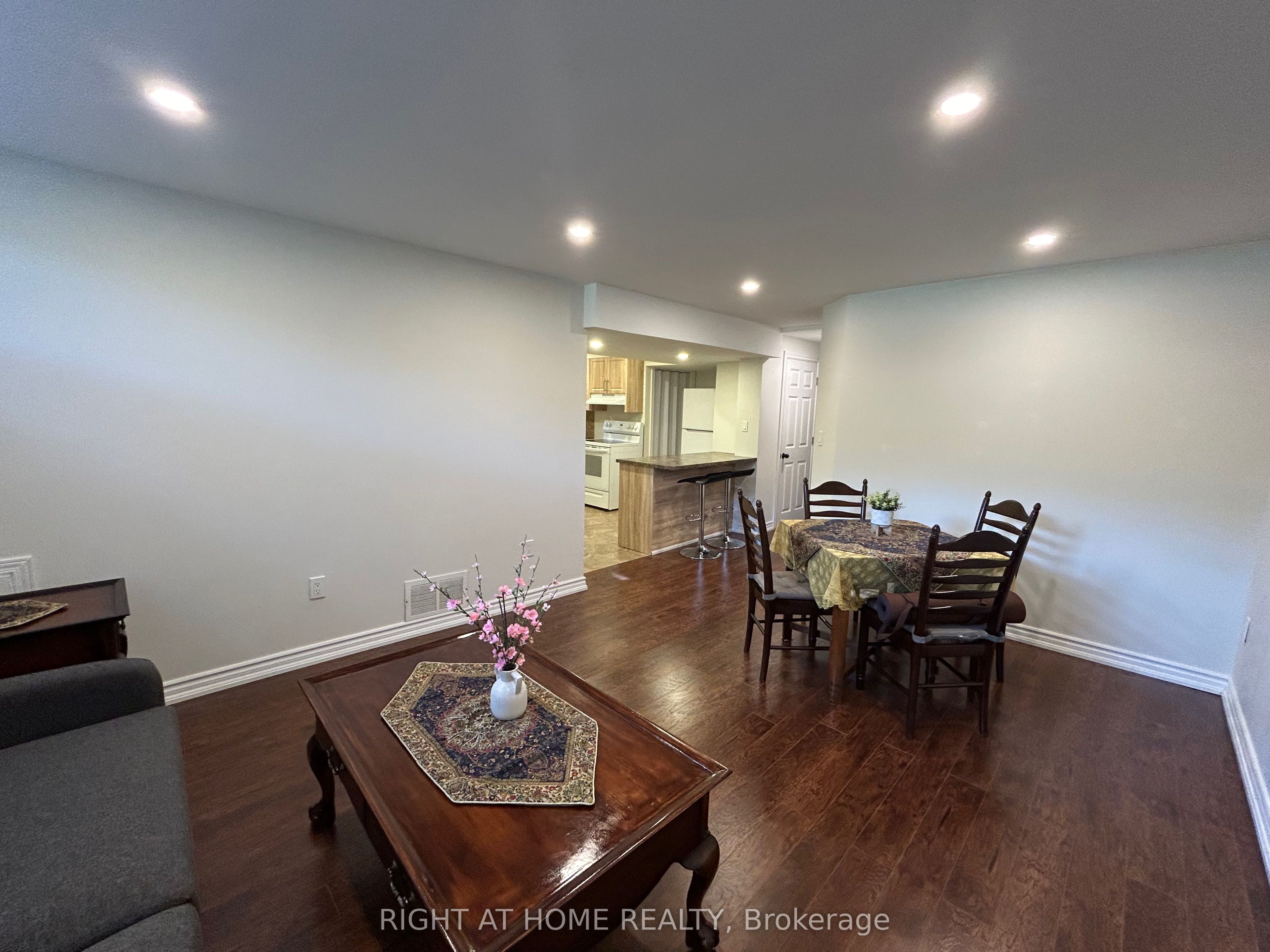 36 Aurora Heights Drive, Aurora 2