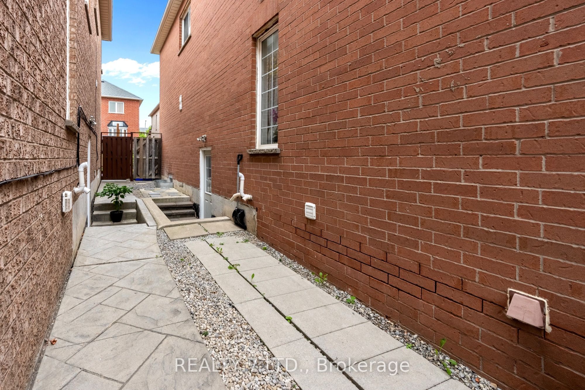 Unit Bsmt - 62 Fairlane Crescent, Vaughan 4
