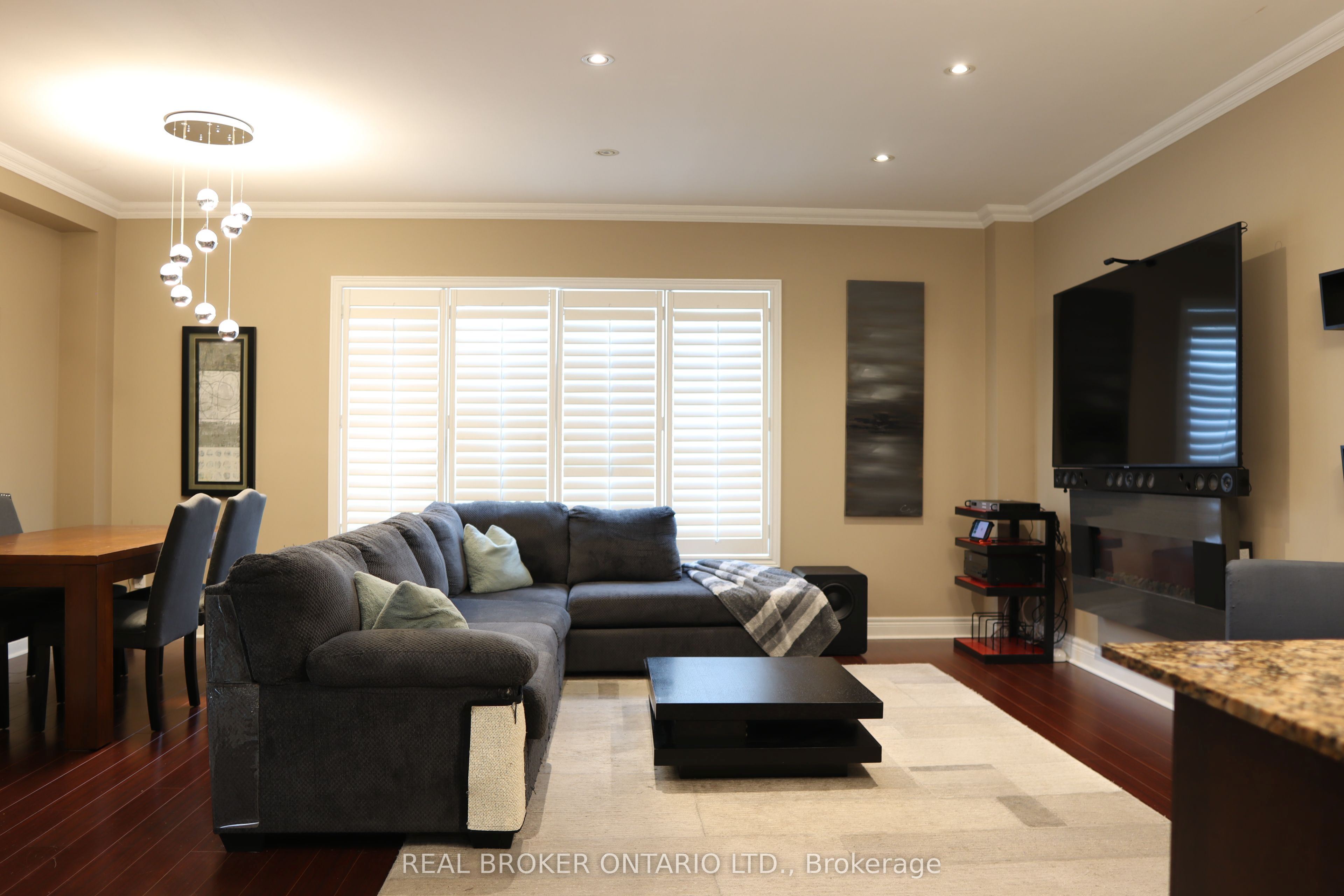 Unit 17 - 215 16th Avenue, Richmond Hill 2