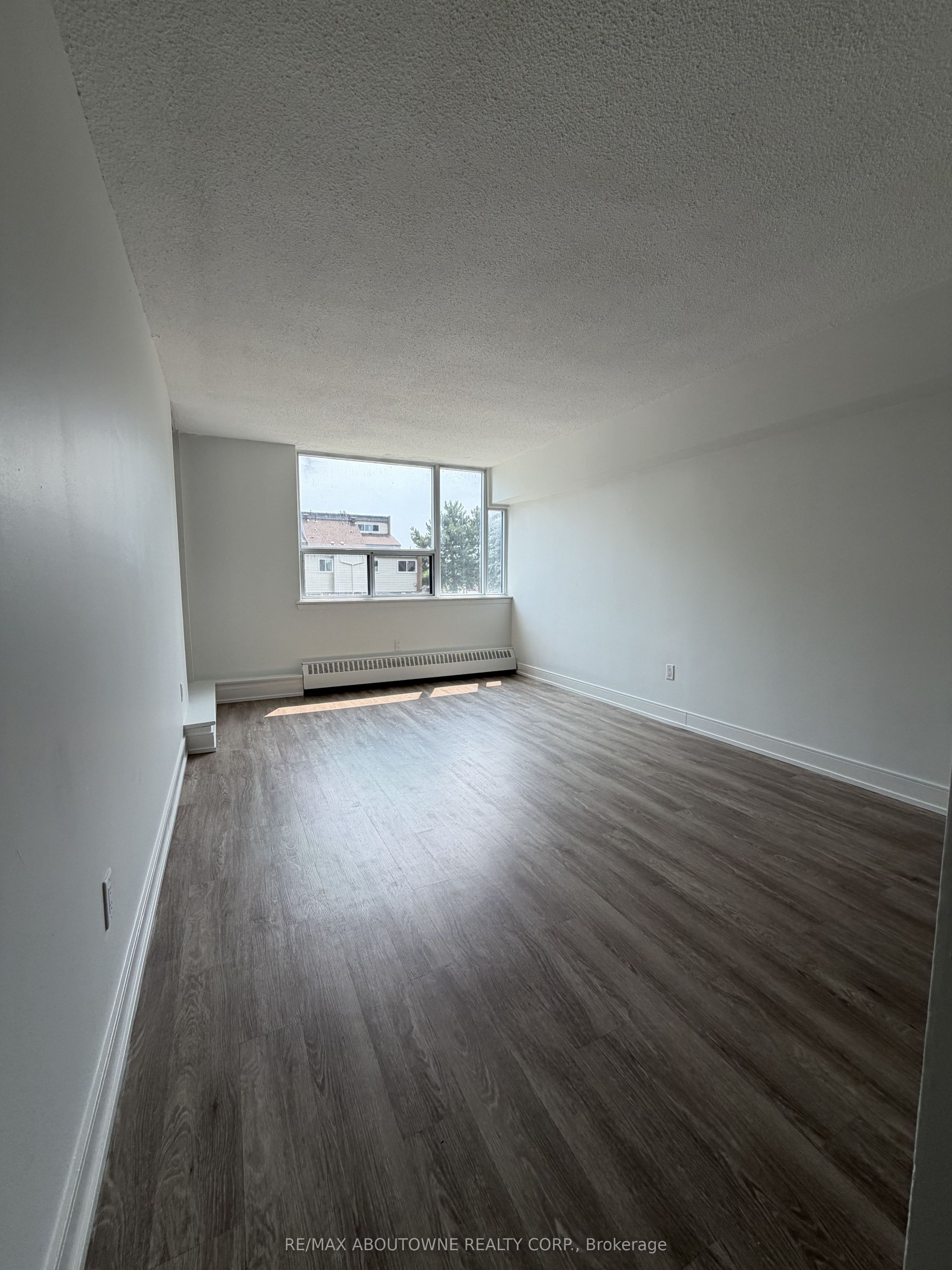Unit 602 - 145 Wellington Street W, Aurora 3