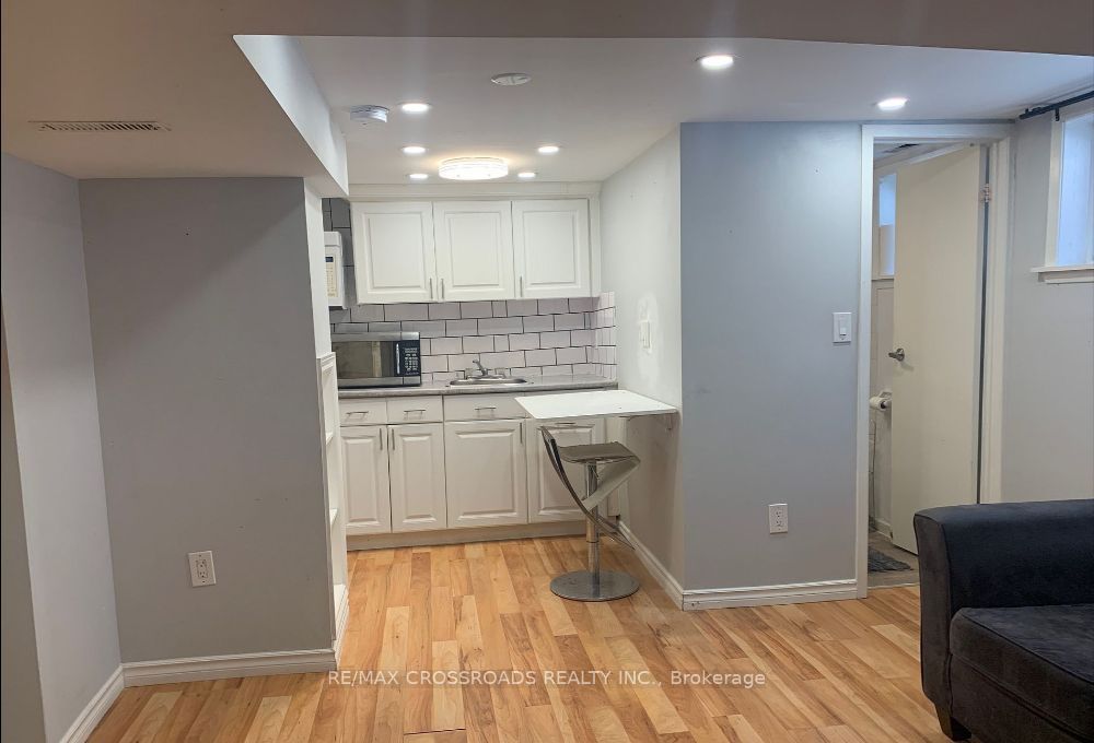 Unit 3 - 128 Major Mackenzie Drive E, Richmond Hill 3