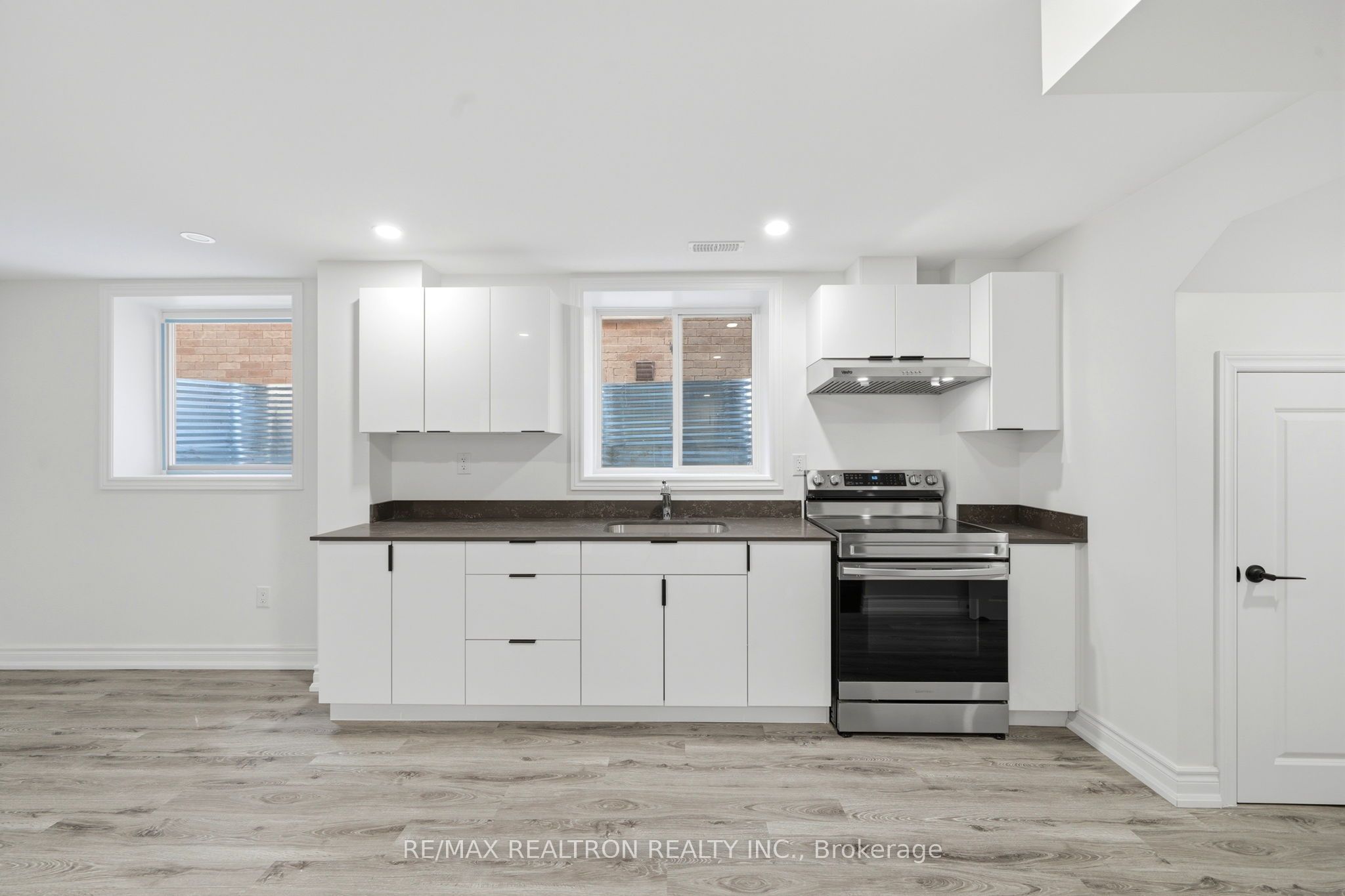 Unit B - 55 Bartram Crescent, Bradford West Gwillimbury 4