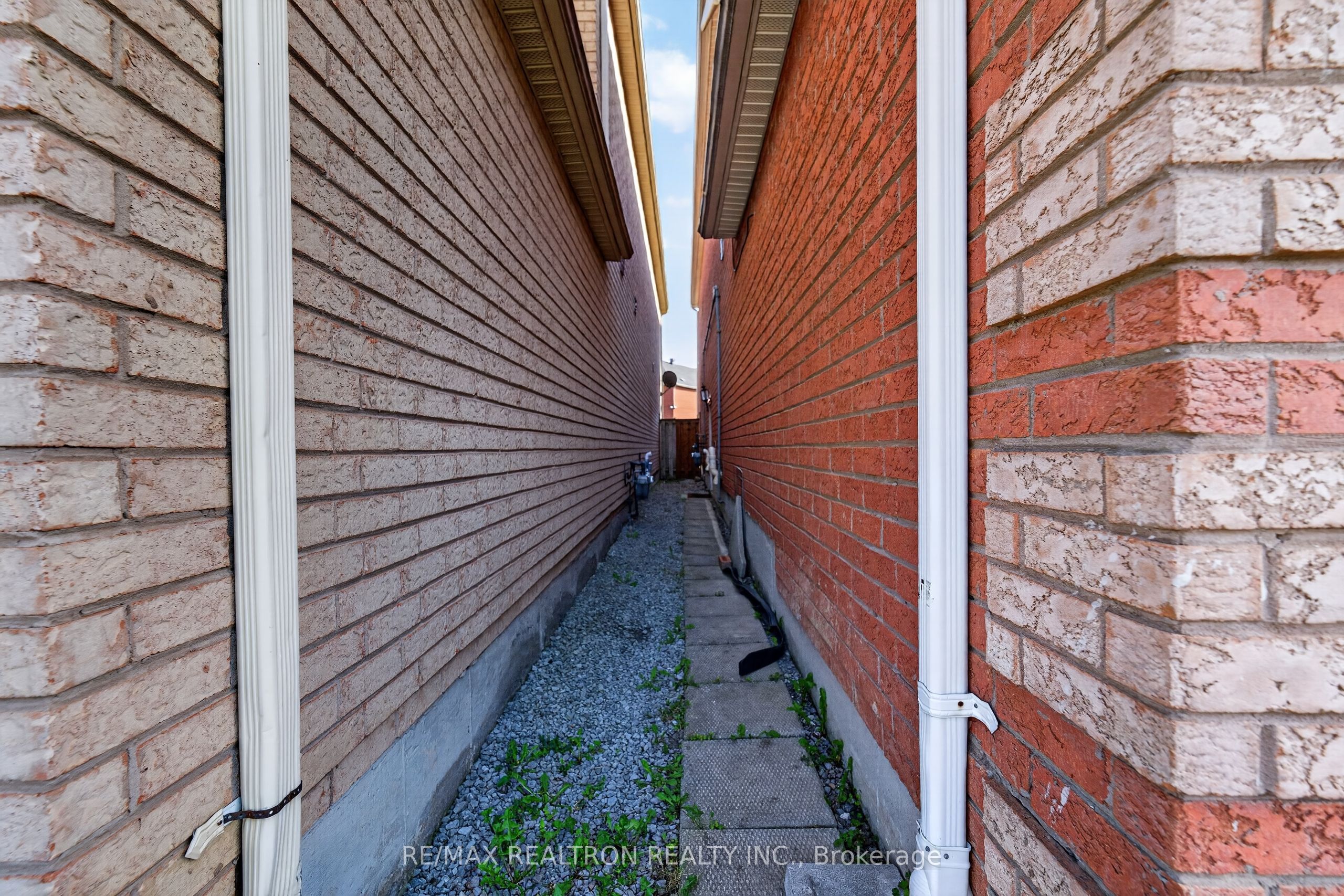 Unit Basement - 29 Connery Crescent, Markham 4