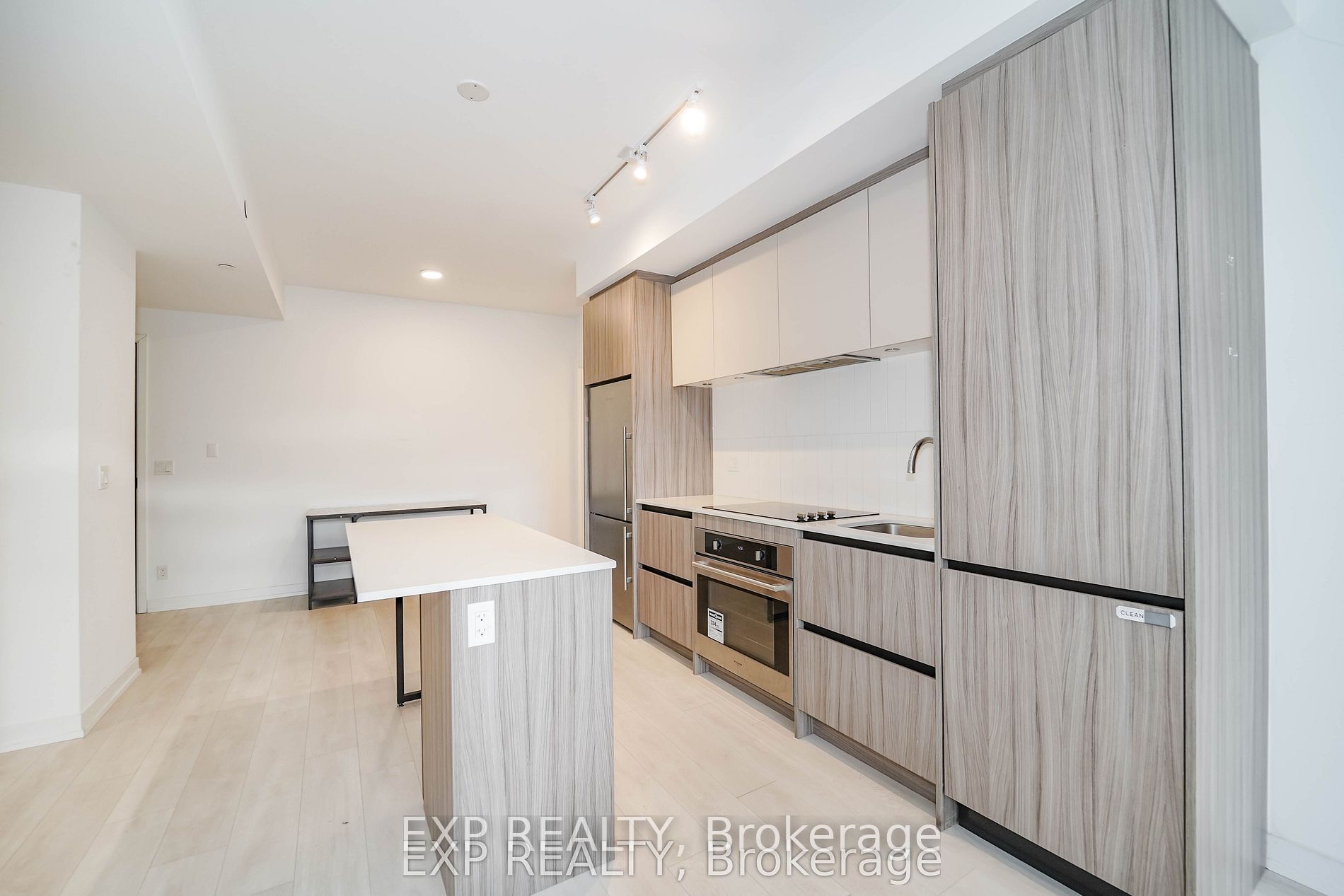 Unit D328 - 8 Beverley Glen Boulevard, Vaughan 5