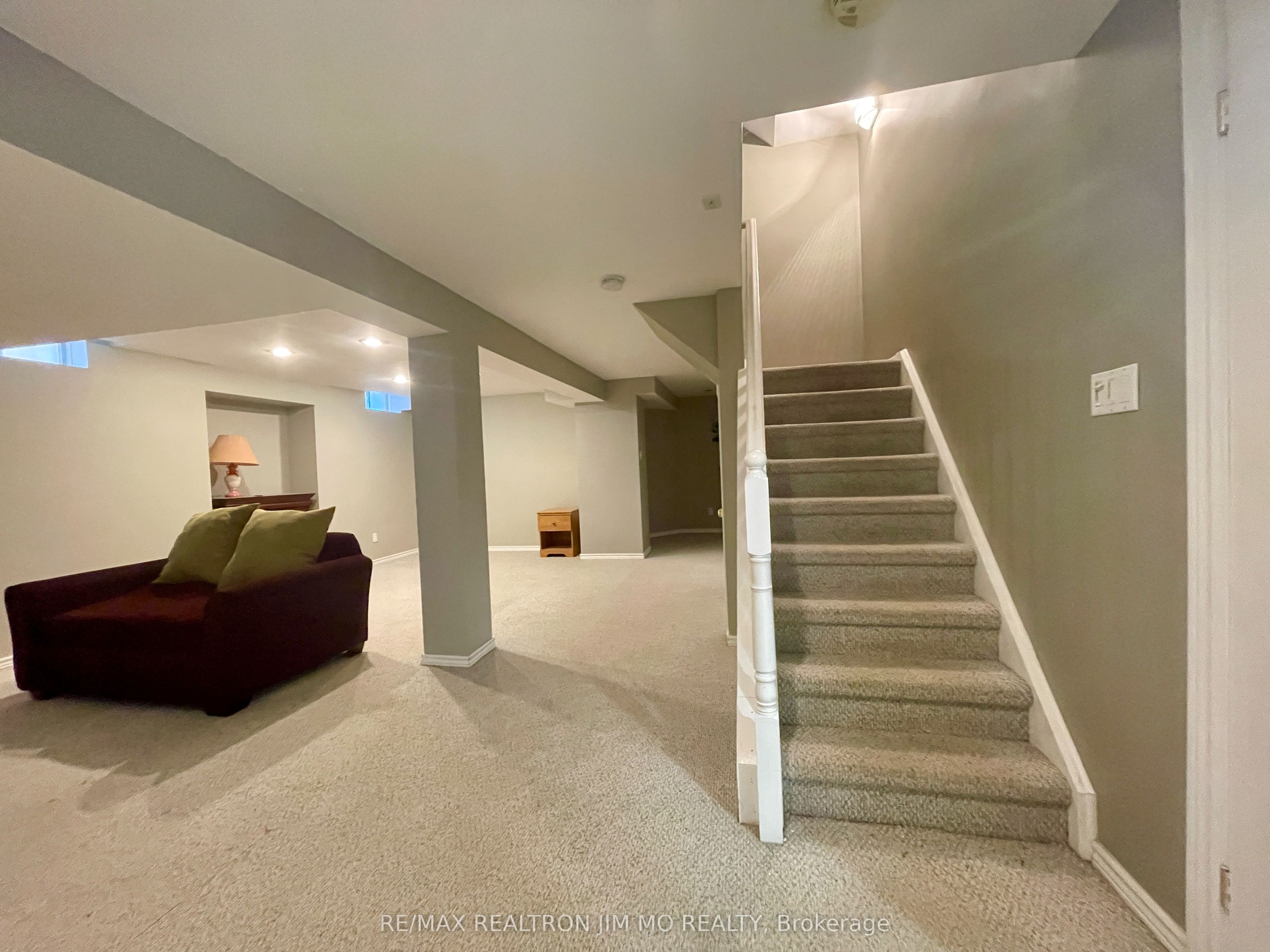 Unit Lower - 824 College Manor Drive, Newmarket 5