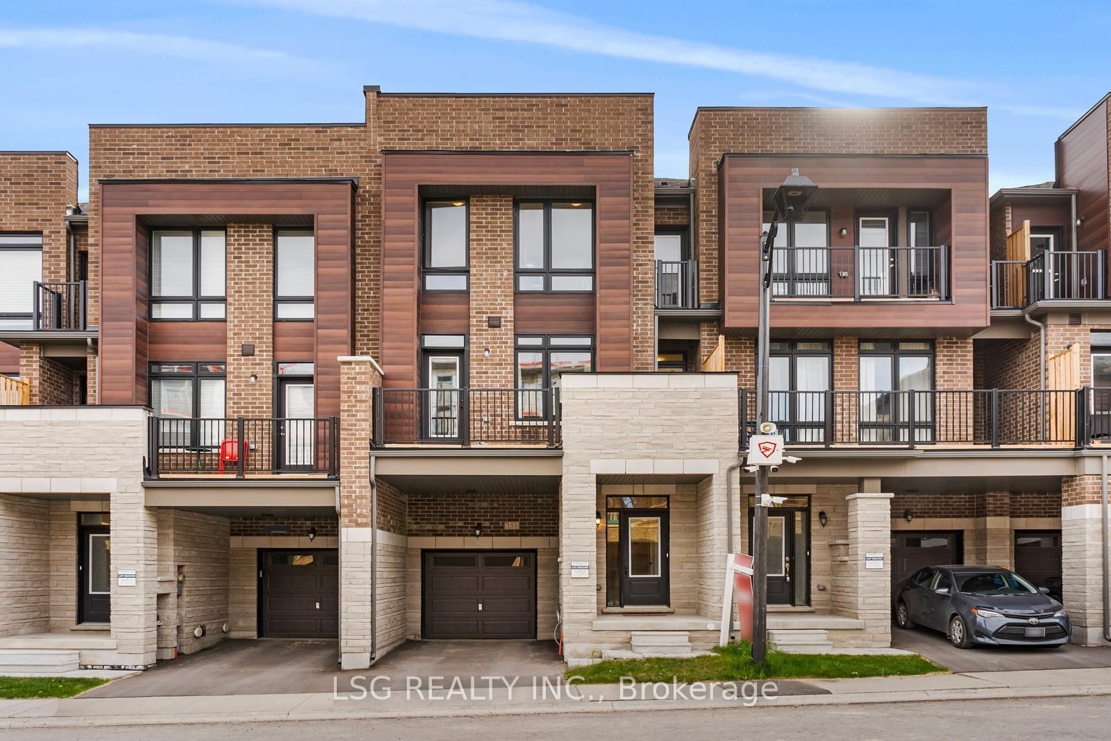 153 Blick Crescent, Aurora 2
