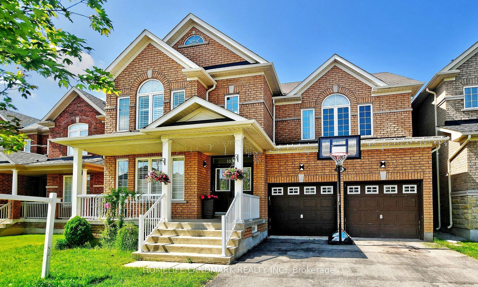 18 Halldorson Avenue, Aurora 1