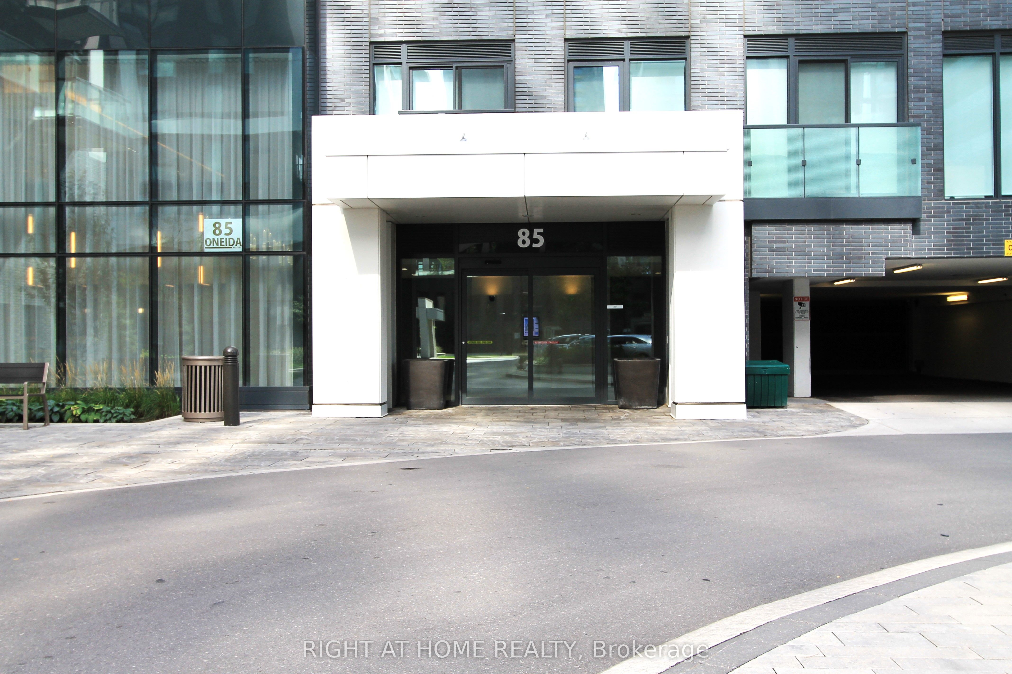 Unit 907 - 85 Oneida Crescent, Richmond Hill 2
