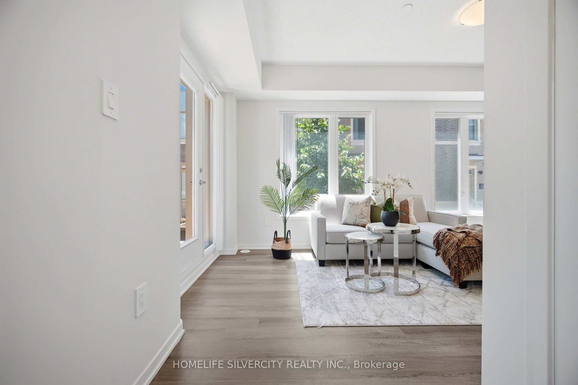 Unit 13 - 11 Honeycrisp Crescent, Vaughan 4