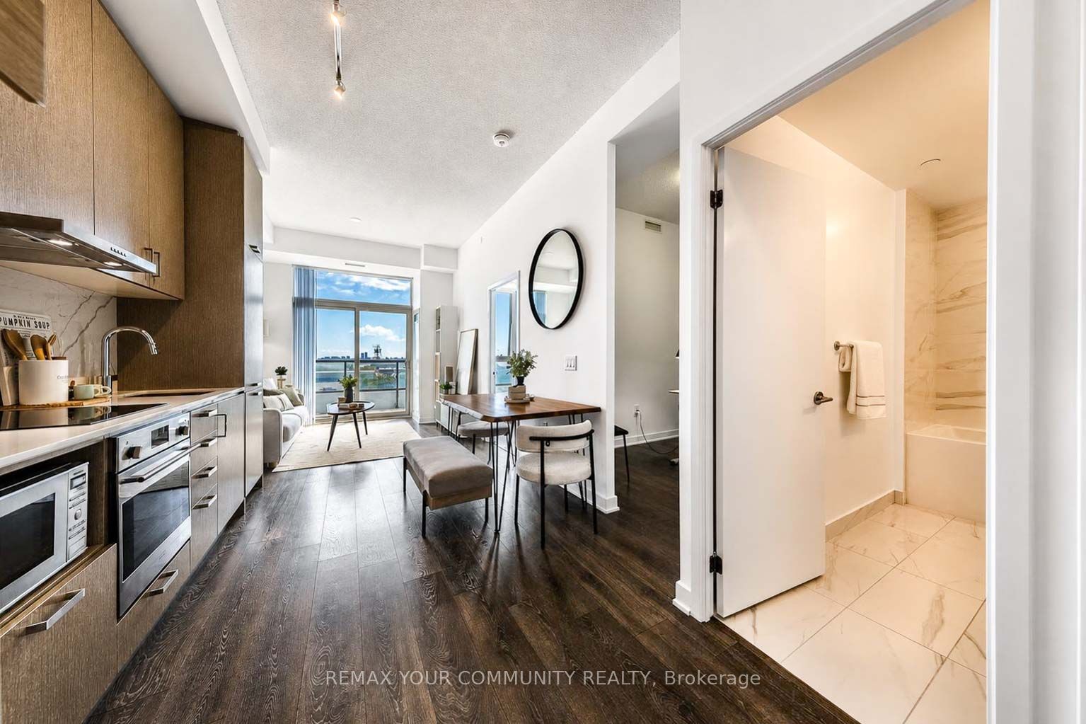Unit 917 - 60 Honeycrisp Crescent, Vaughan 2