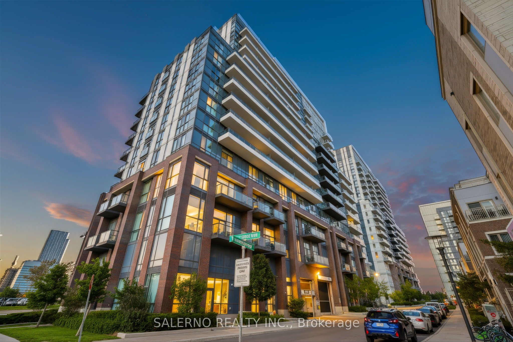 Unit 1816 - 10 Honeycrisp Crescent, Vaughan 4