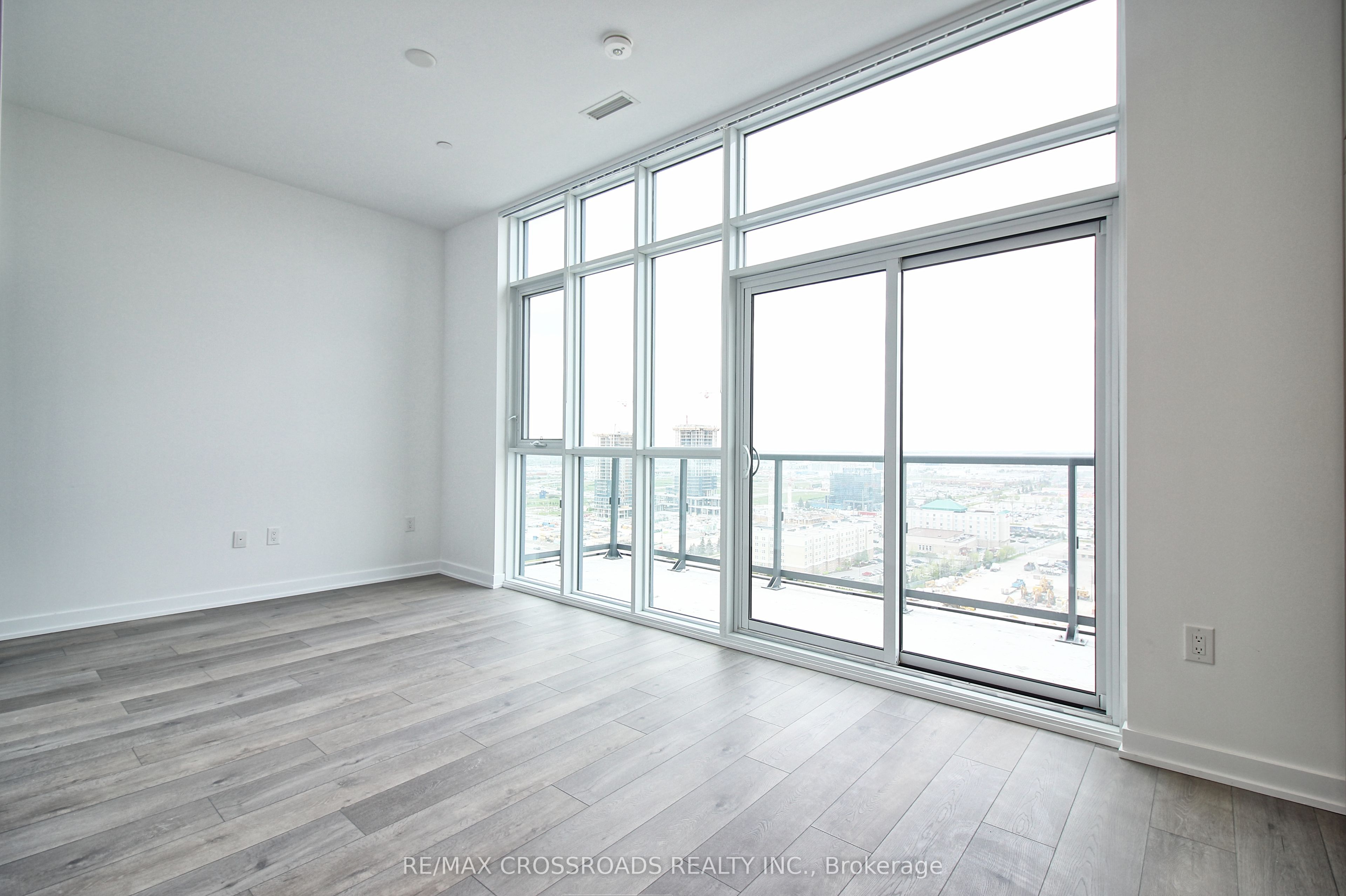 Unit 2117 - 38 Honeycrisp Crescent, Vaughan 5