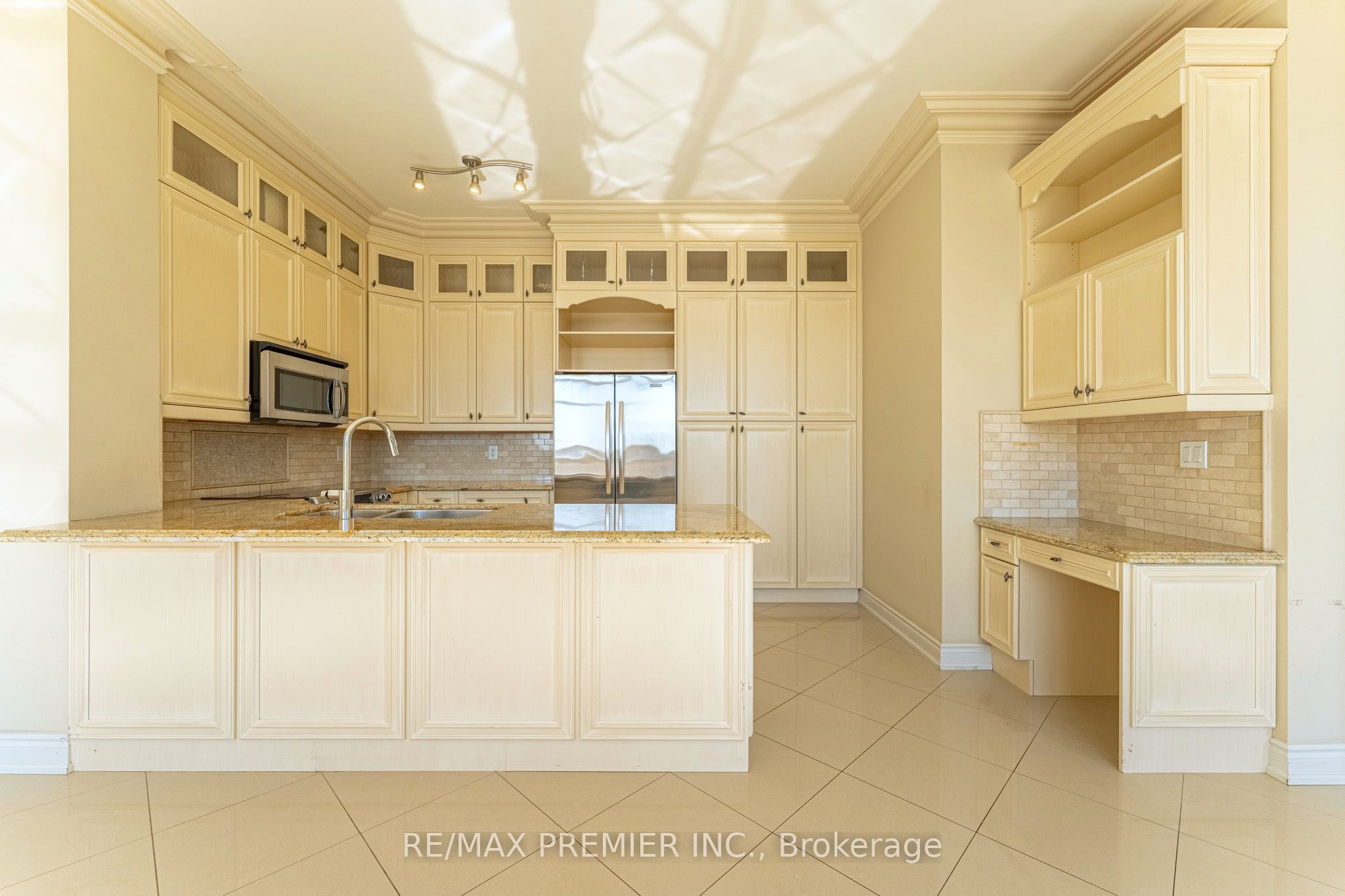 Unit PH04 - 9235 Jane Street, Vaughan 4