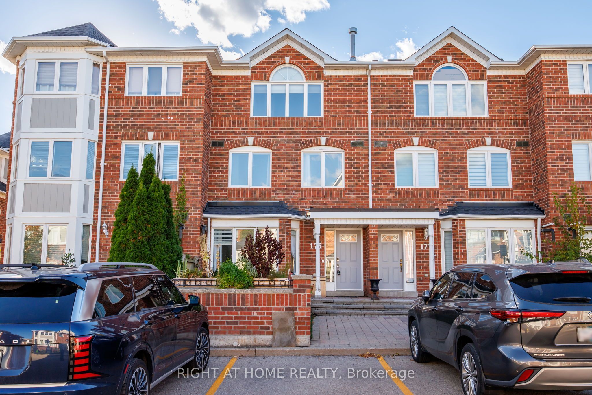 Unit 176 - 18 Clark Avenue W, Vaughan 2