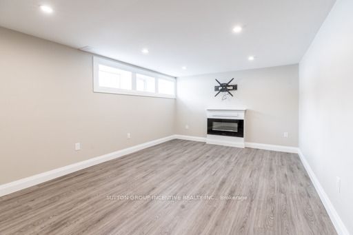 240 Wellington Street E, Barrie 3